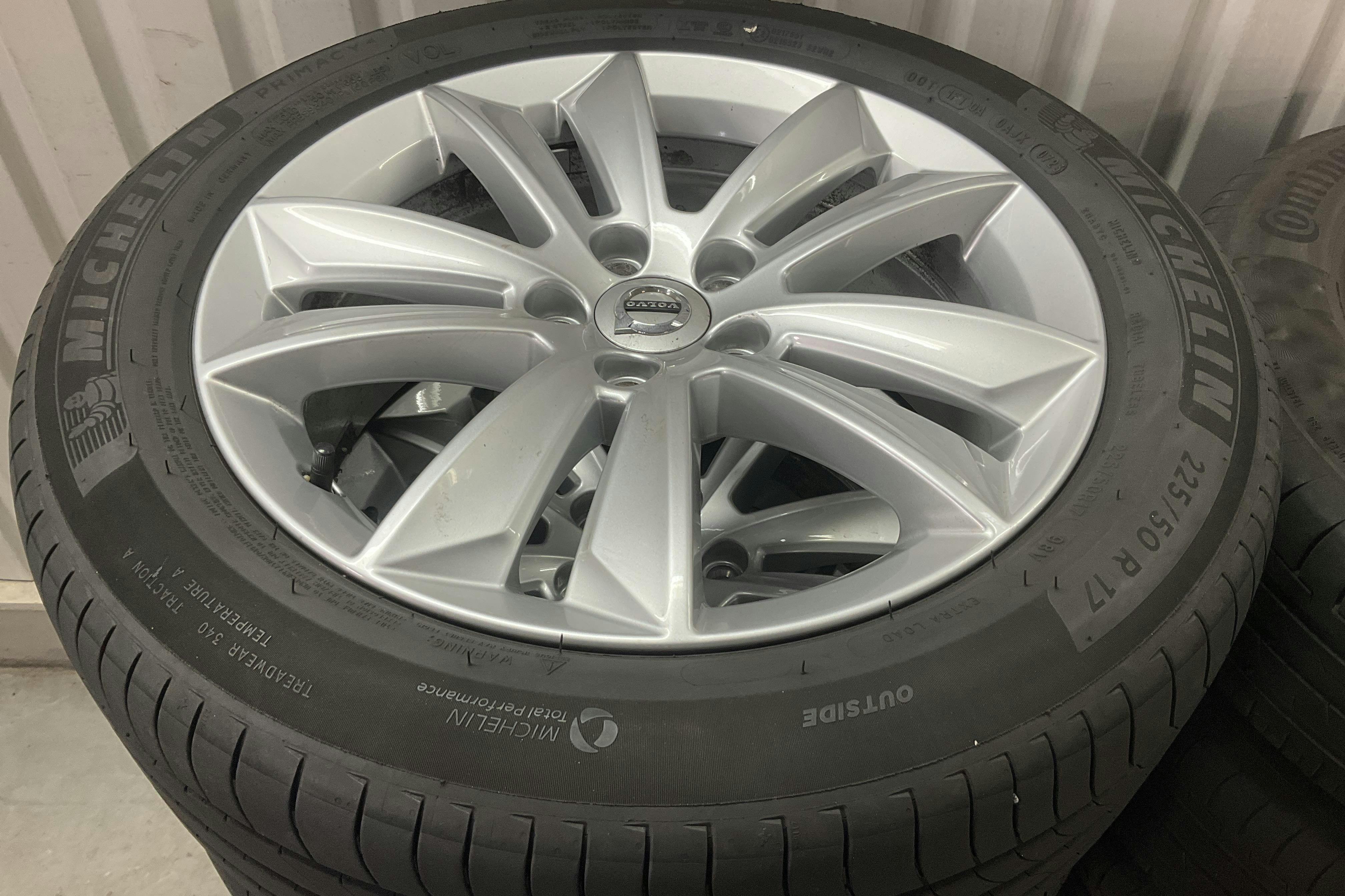 Volvo V60 D3 (150hk) - 14 801 mil - Automat - svart - 2020