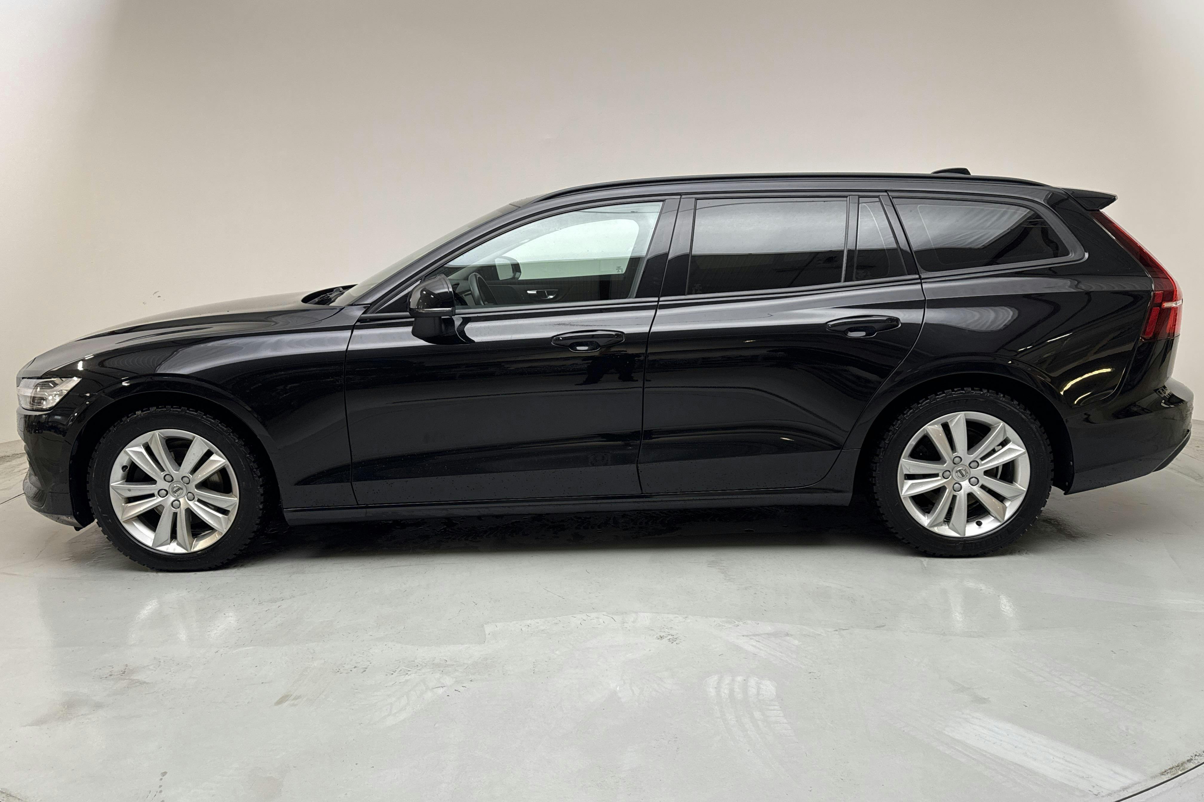 Volvo V60 D3 (150hk) - 14 801 mil - Automat - svart - 2020