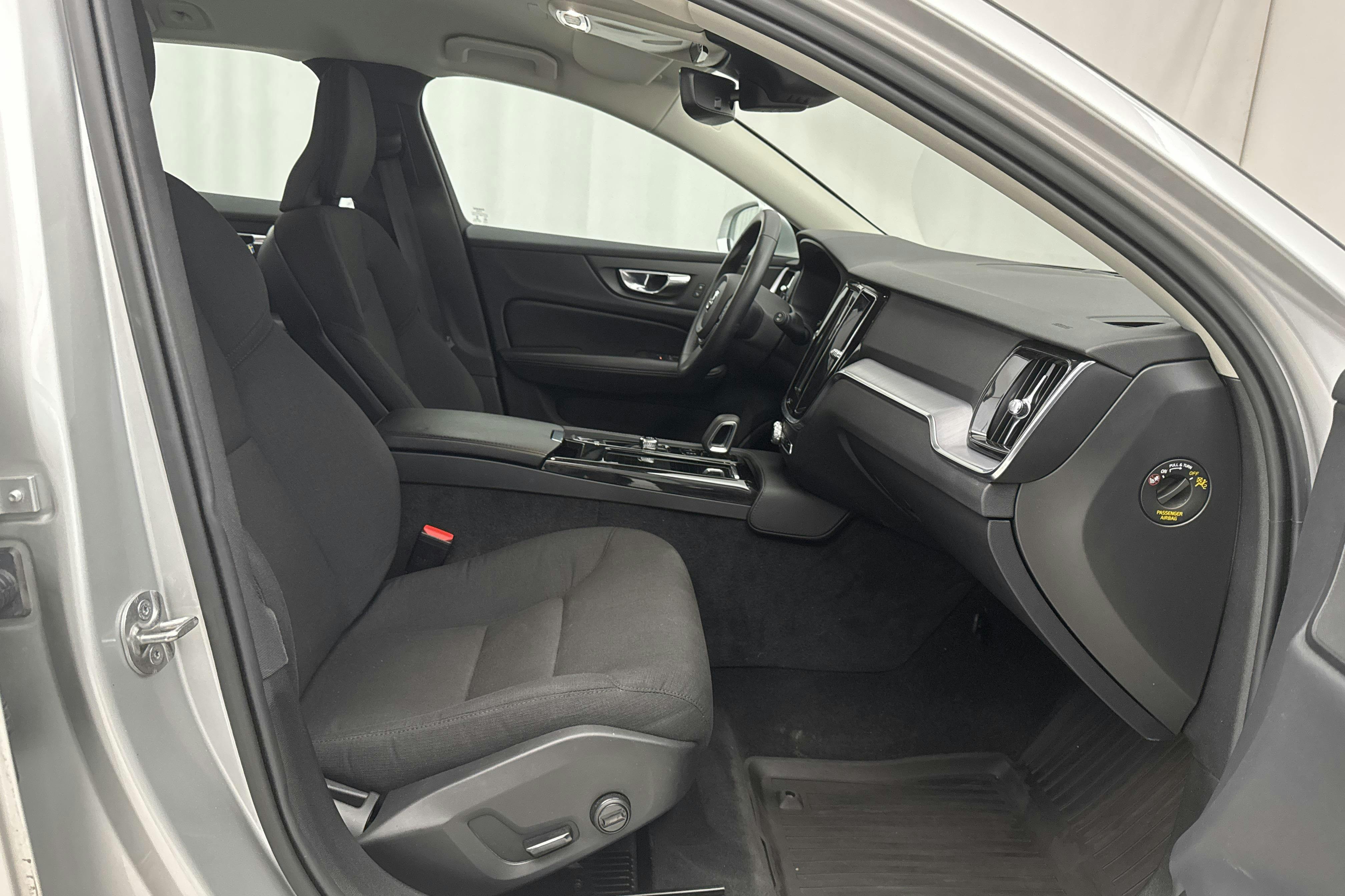 Volvo V60 T6 AWD Recharge (350hk) - 119 850 km - Automatyczna - srebro - 2022