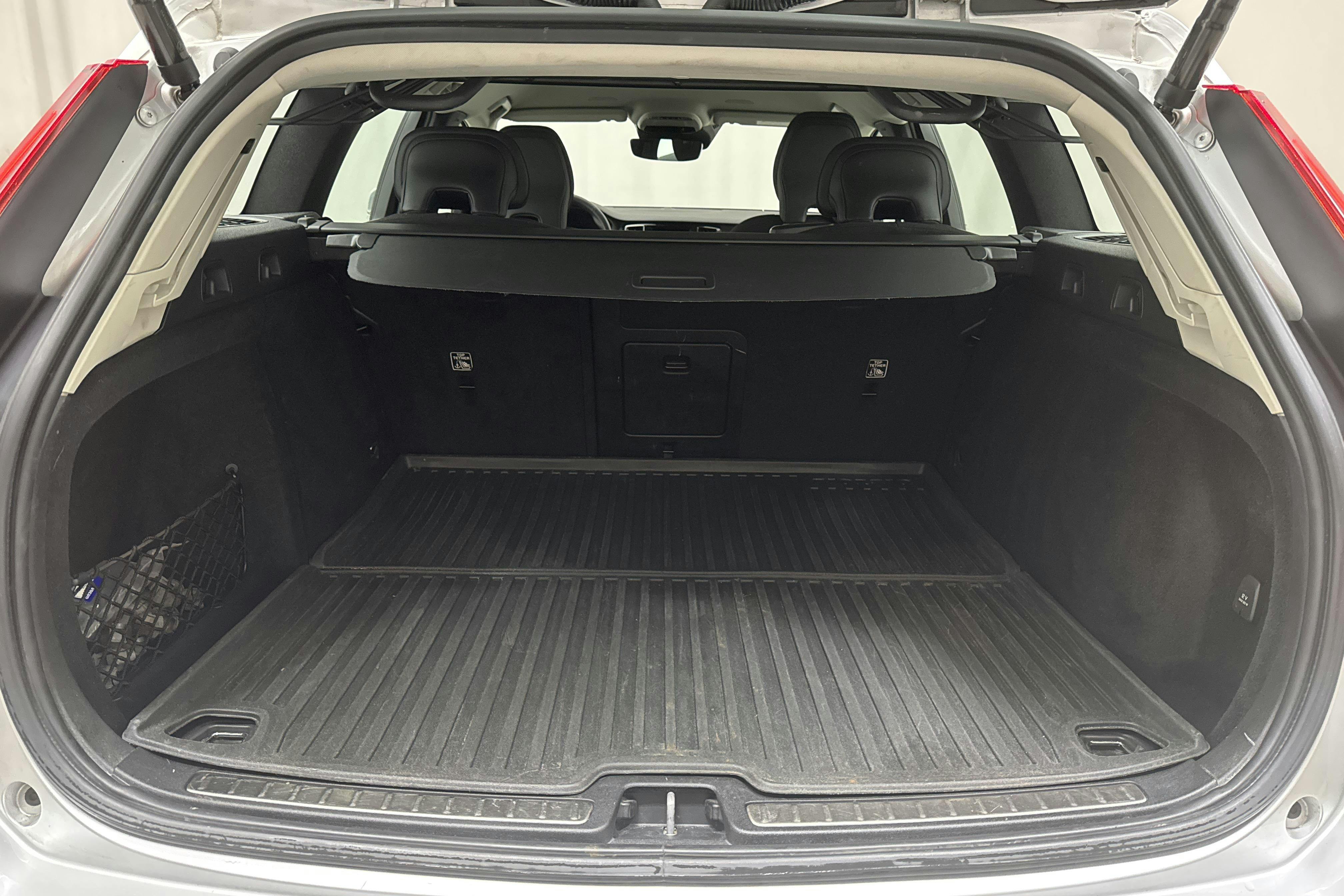 Volvo V60 T6 AWD Recharge (350hk) - 119 850 km - Automatyczna - srebro - 2022