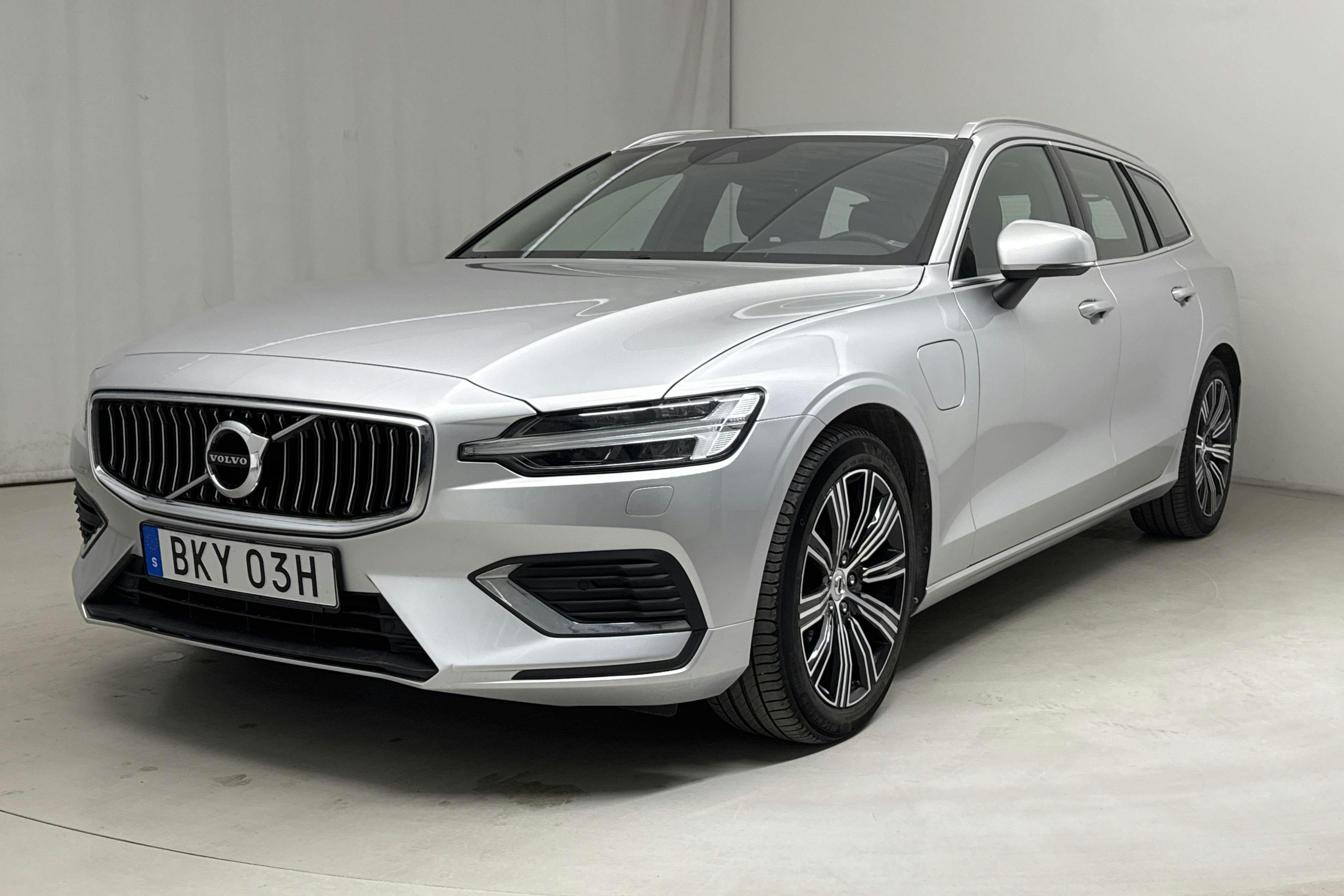 Volvo V60 T6 AWD Recharge (350hk) - 119 850 km - Automatyczna - srebro - 2022
