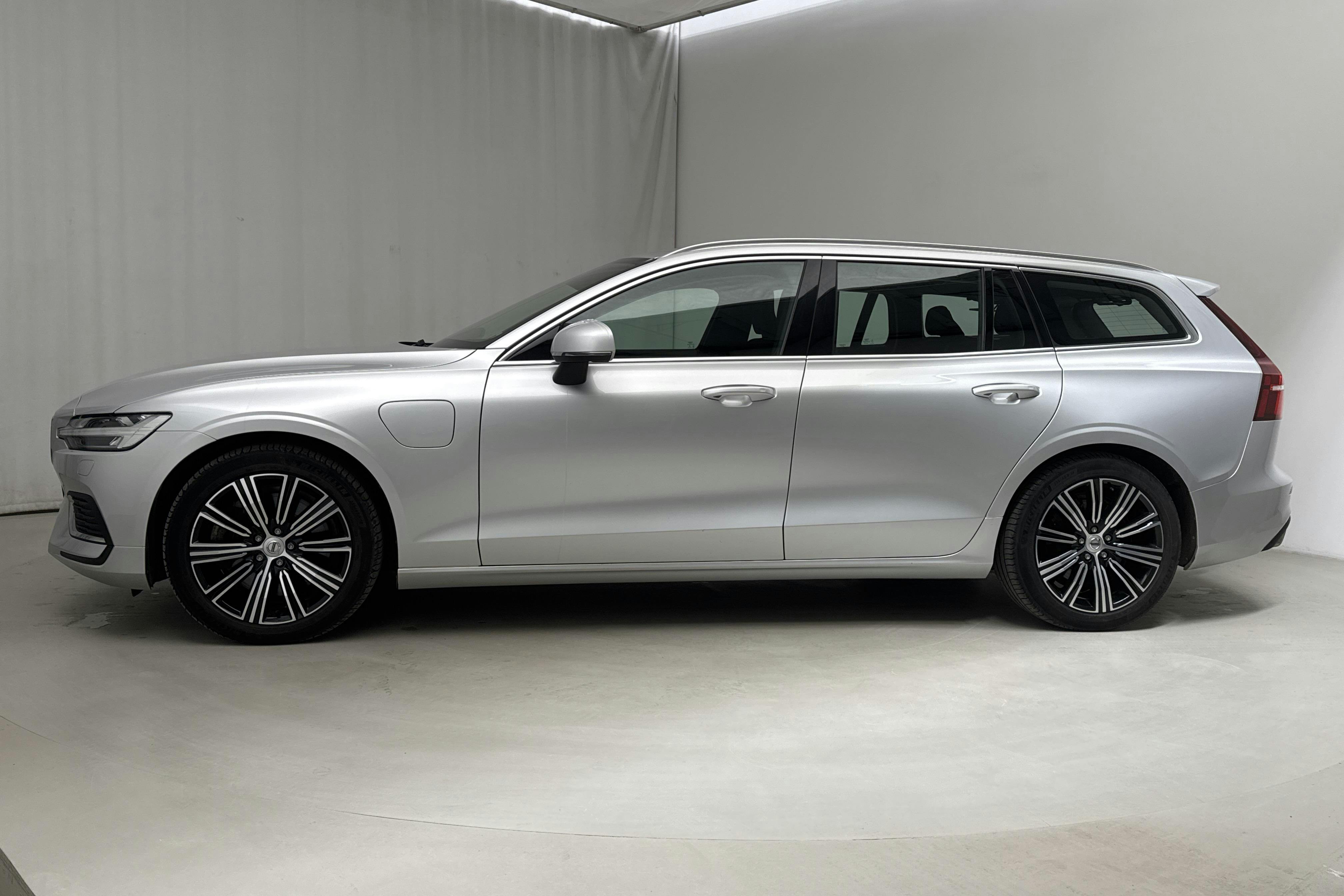 Volvo V60 T6 AWD Recharge (350hk) - 119 850 km - Automatyczna - srebro - 2022