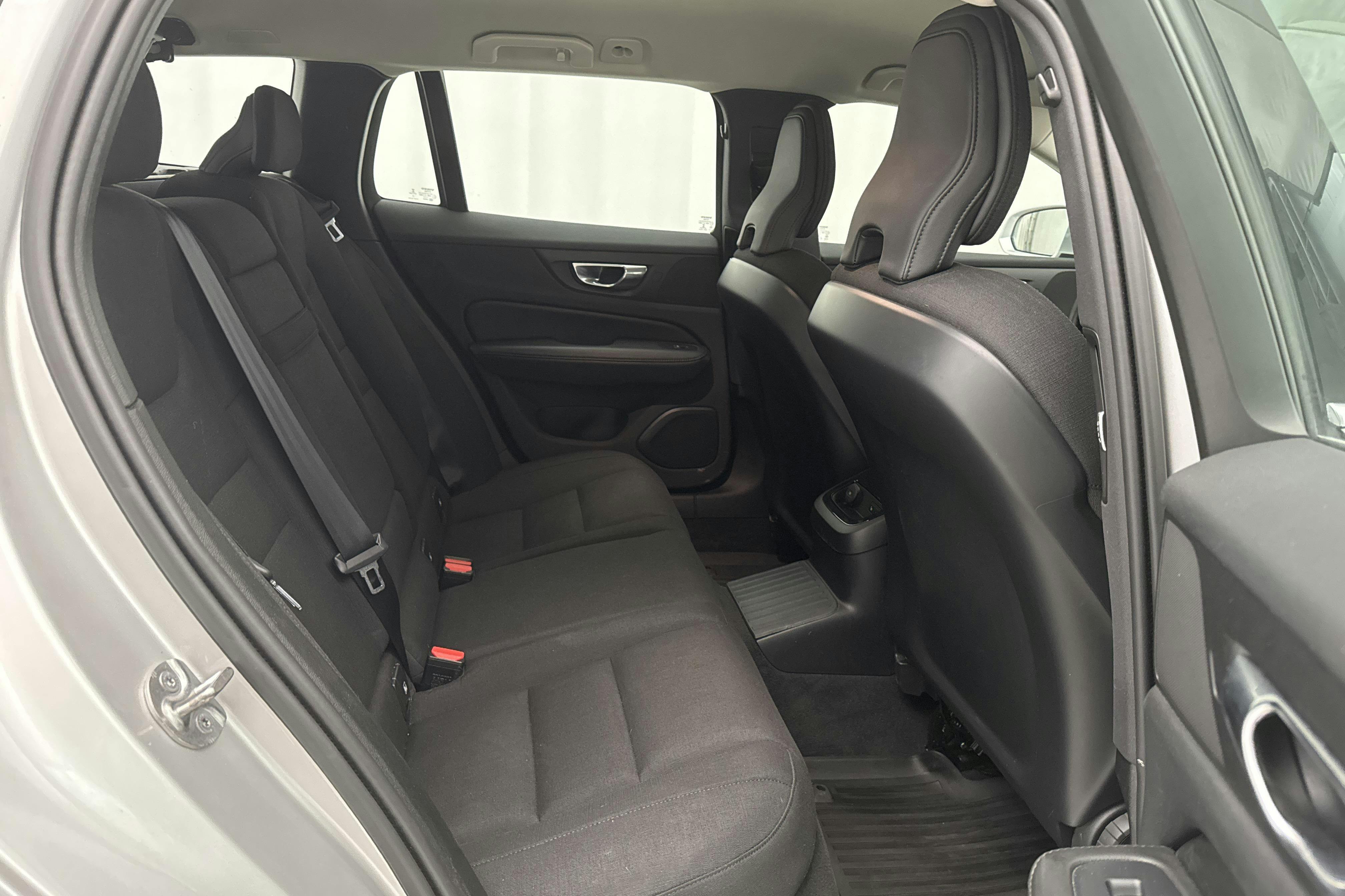 Volvo V60 T6 AWD Recharge (350hk) - 119 850 km - Automatyczna - srebro - 2022