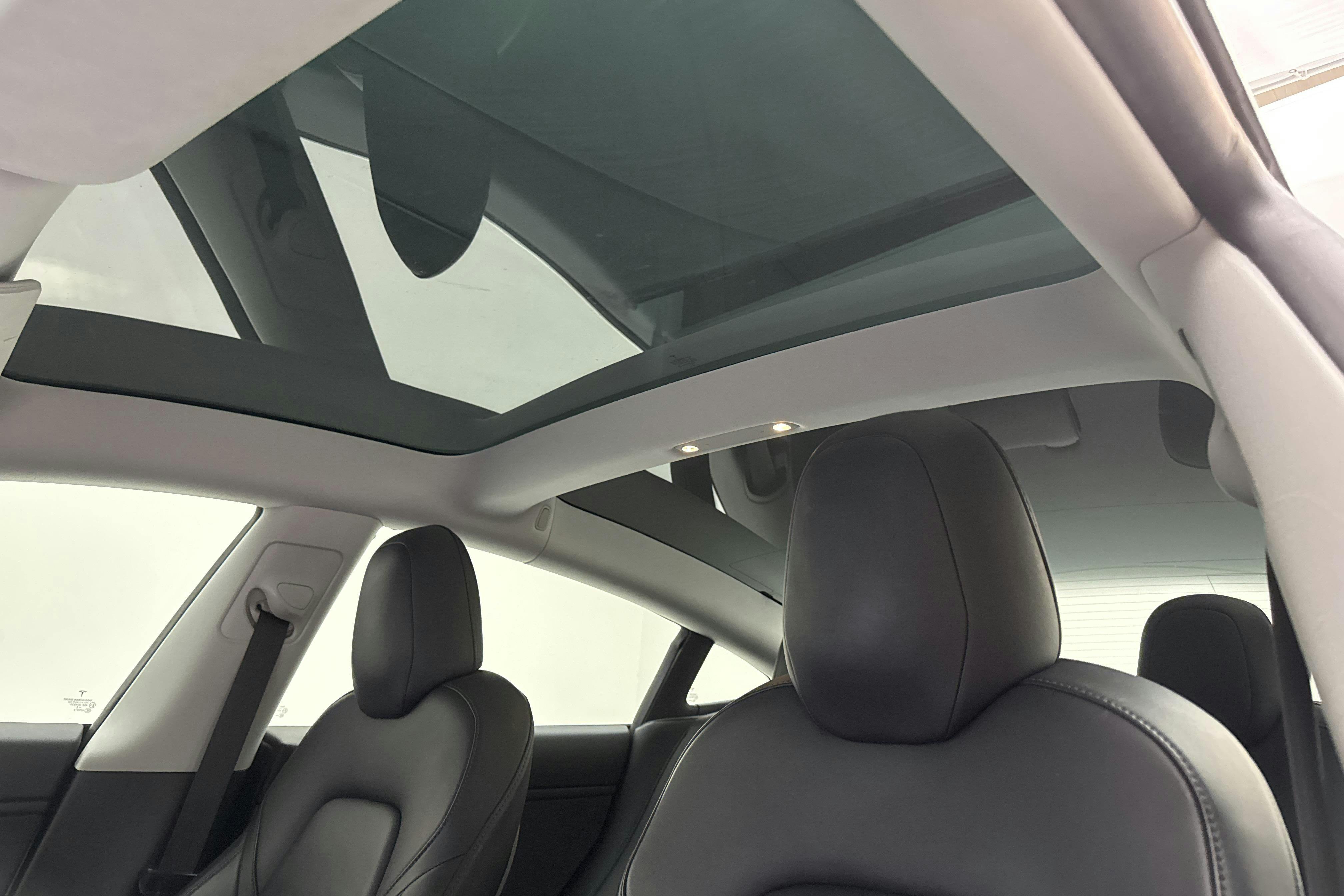 Tesla Model 3 Long Range Dual Motor AWD - 25 849 mil - Automat - vit - 2019
