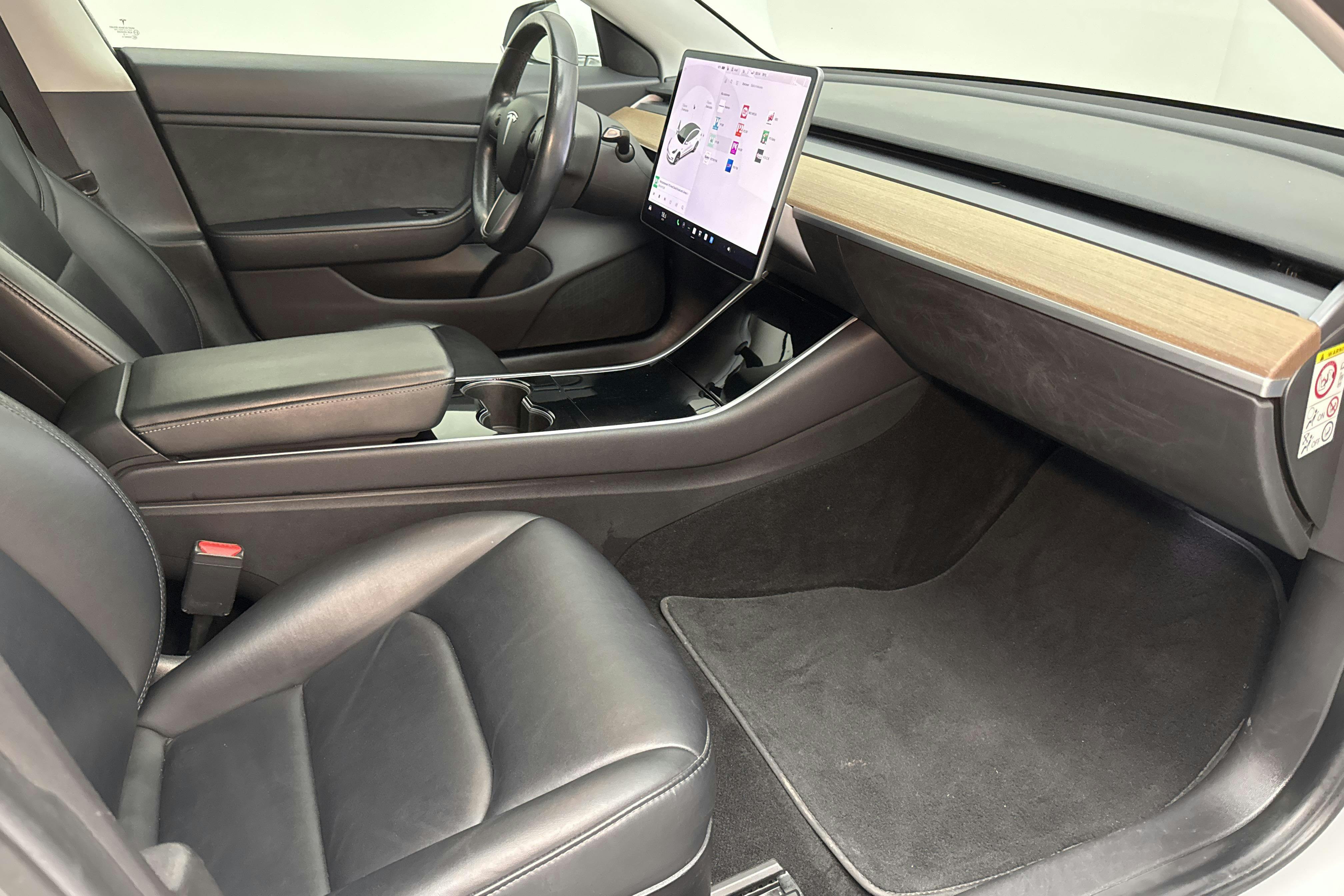 Tesla Model 3 Long Range Dual Motor AWD - 25 849 mil - Automat - vit - 2019