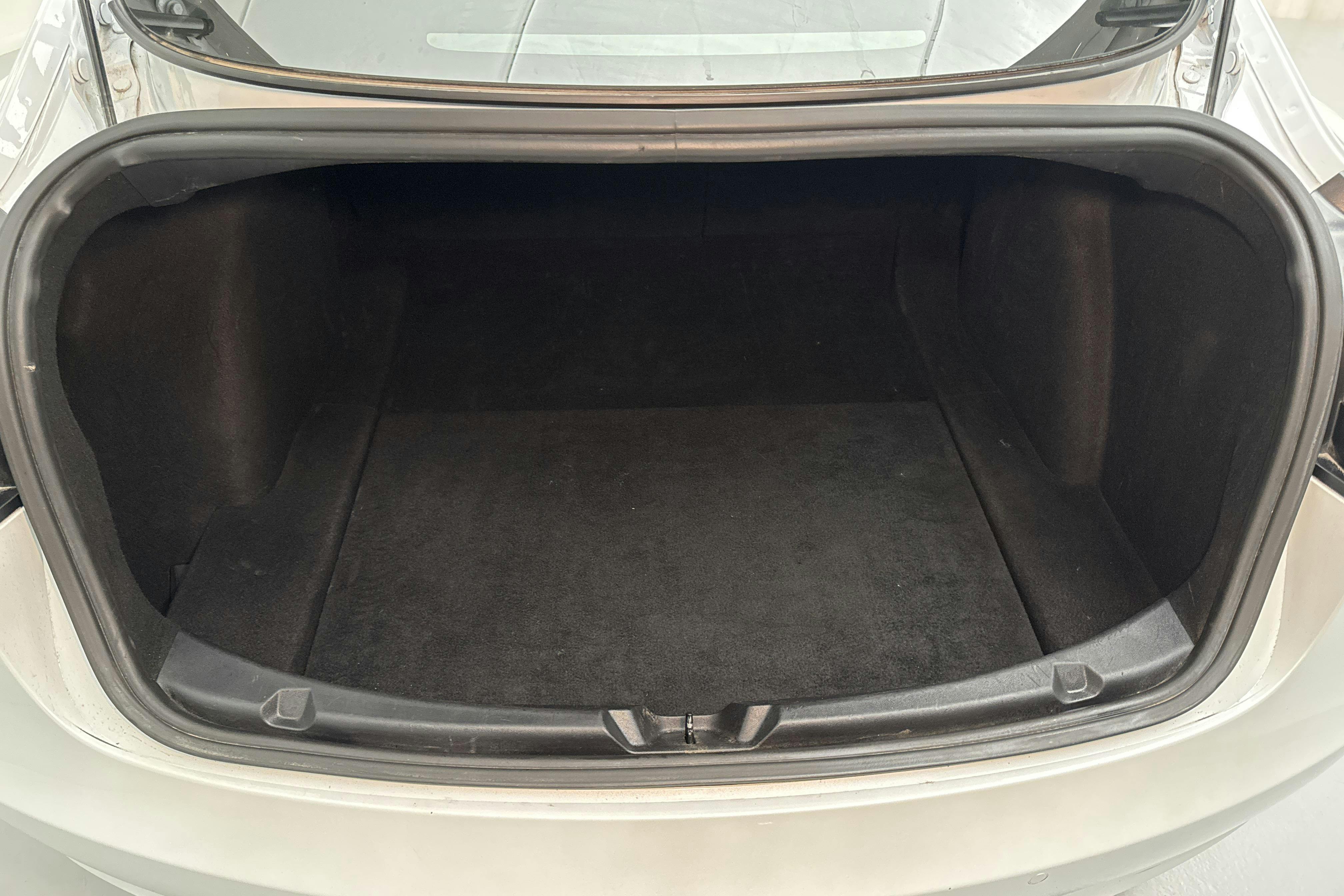 Tesla Model 3 Long Range Dual Motor AWD - 25 849 mil - Automat - vit - 2019
