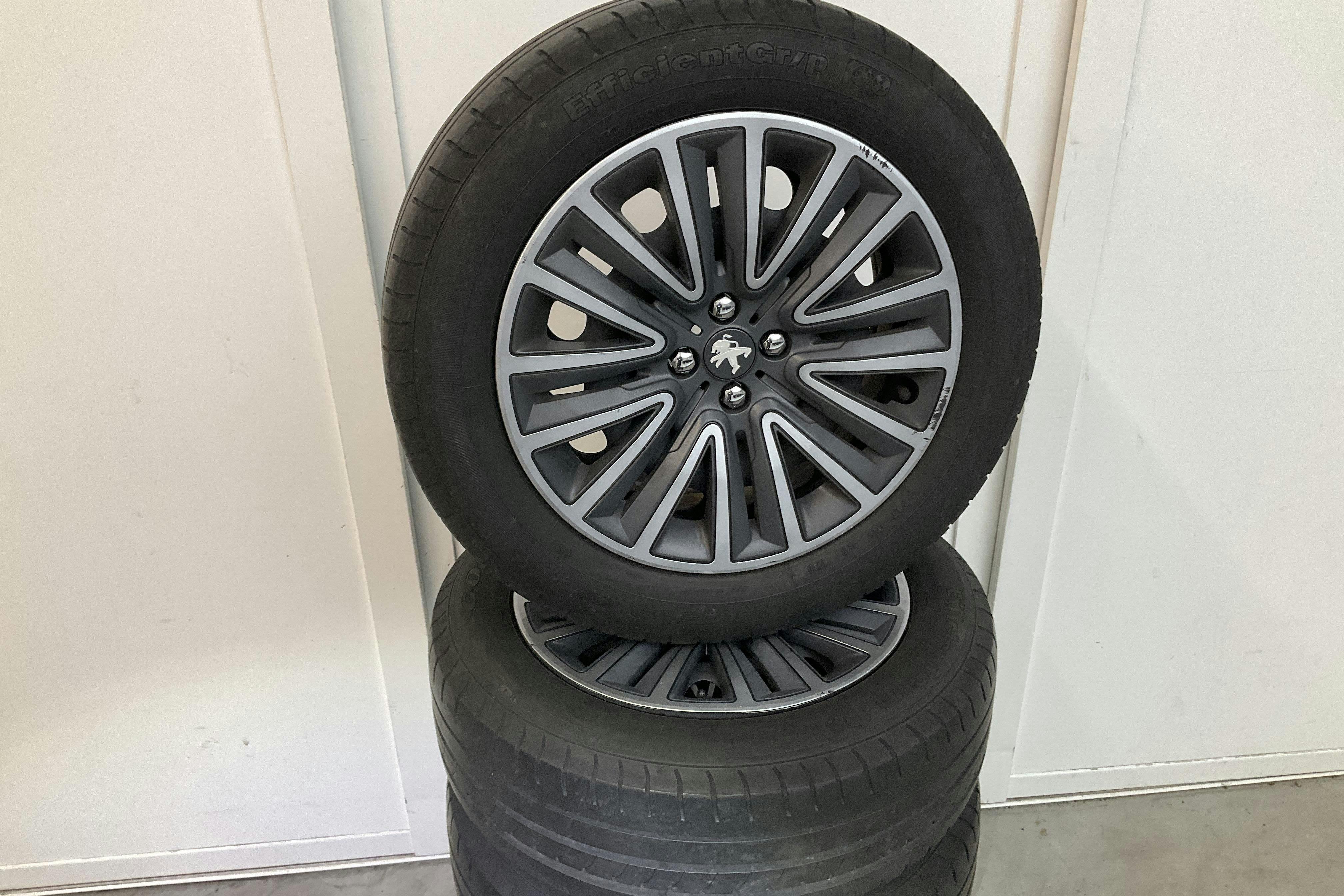 Peugeot 2008 1.2 VTi (82hk) - 83 590 km - Käsitsi - valge - 2016