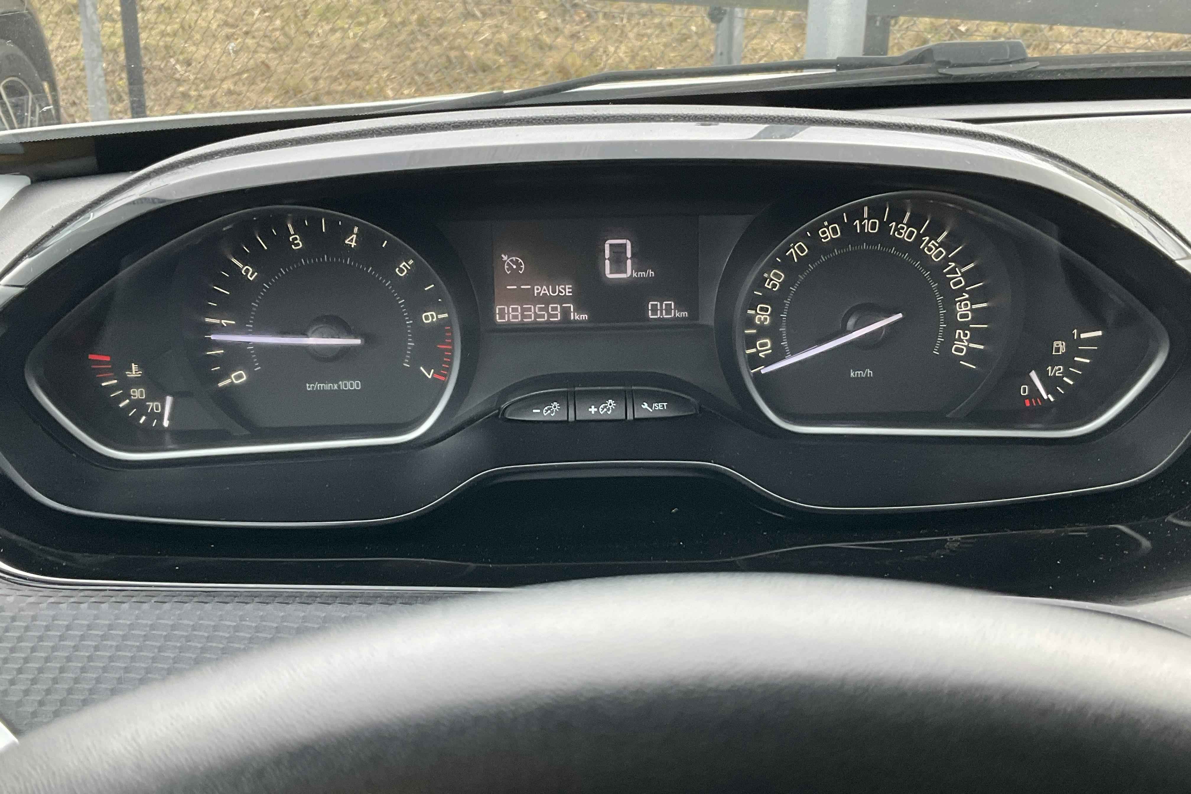 Peugeot 2008 1.2 VTi (82hk) - 83 590 km - Käsitsi - valge - 2016