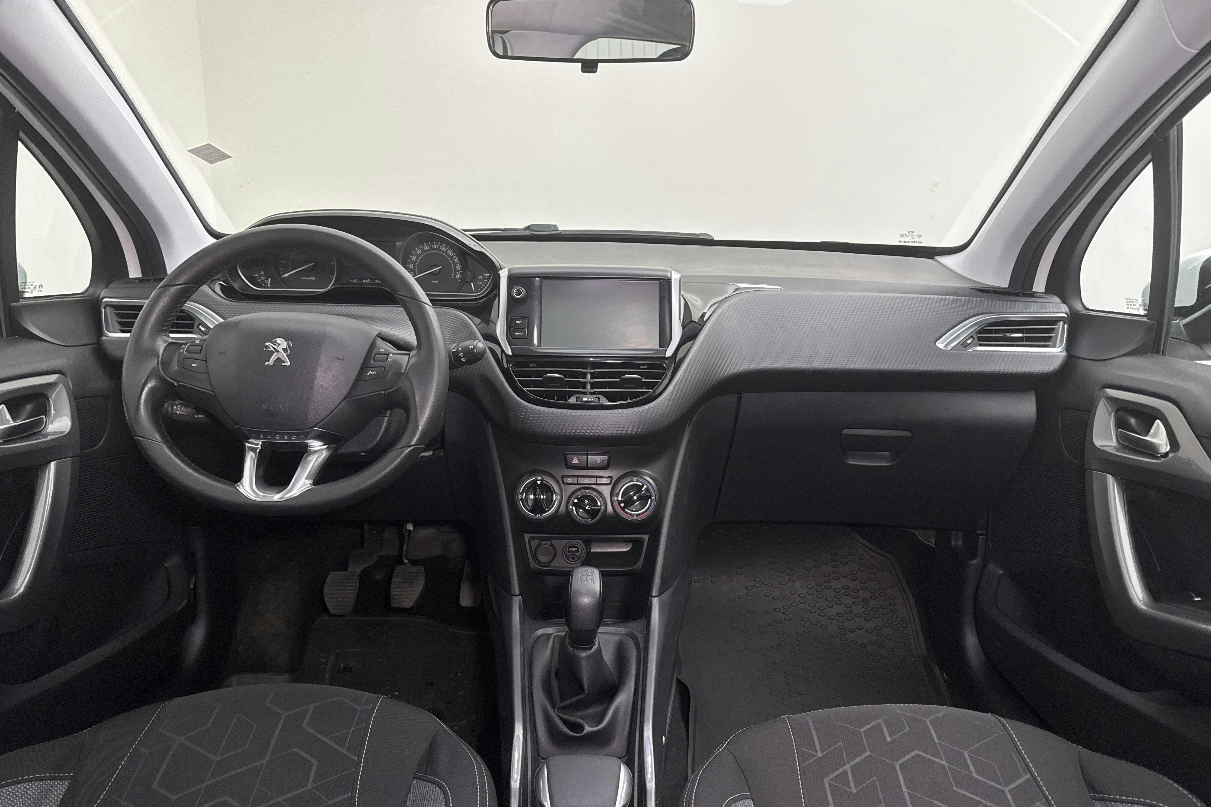 Peugeot 2008 1.2 VTi (82hk) - 83 590 km - Käsitsi - valge - 2016