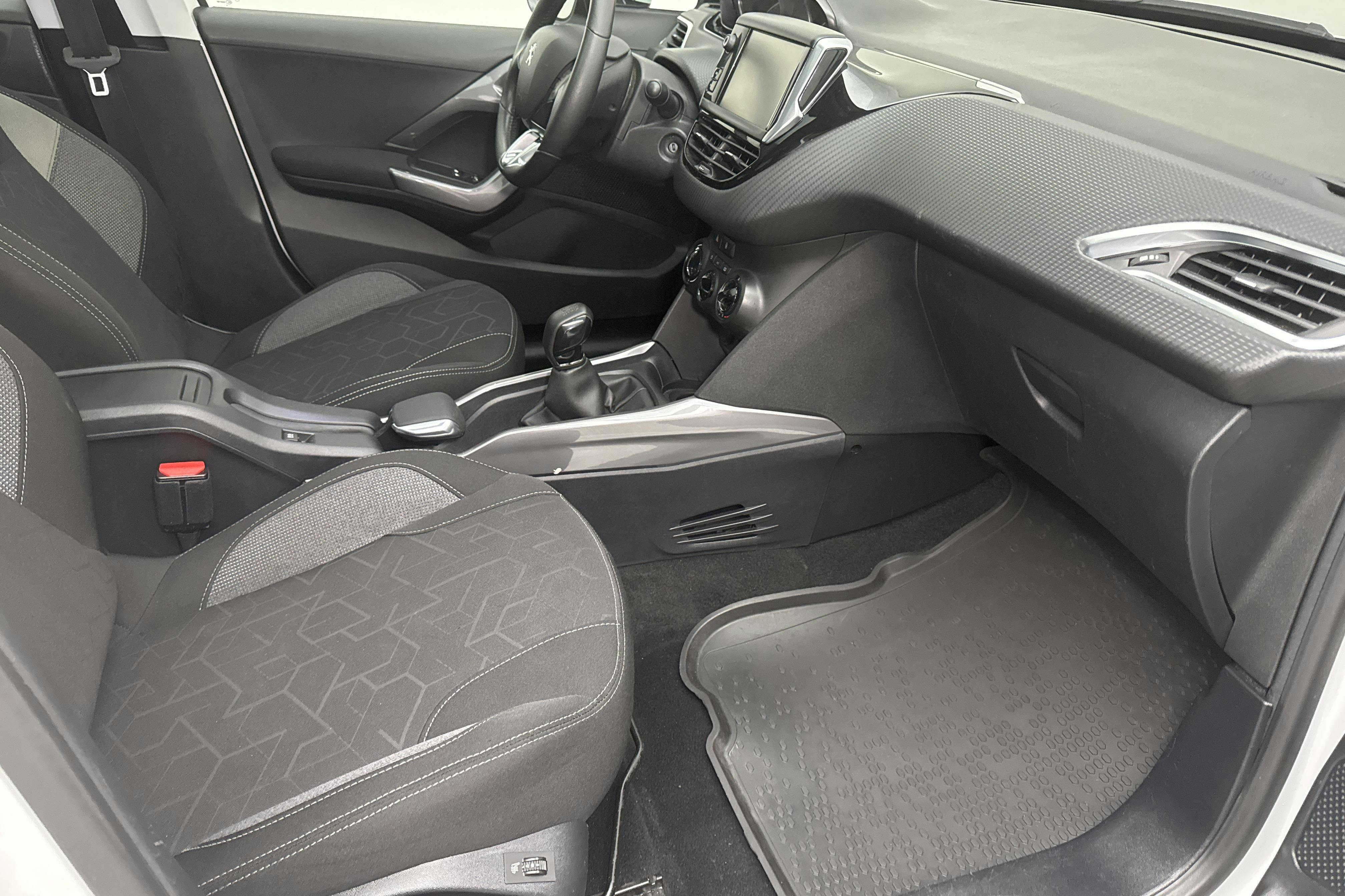 Peugeot 2008 1.2 VTi (82hk) - 83 590 km - Käsitsi - valge - 2016
