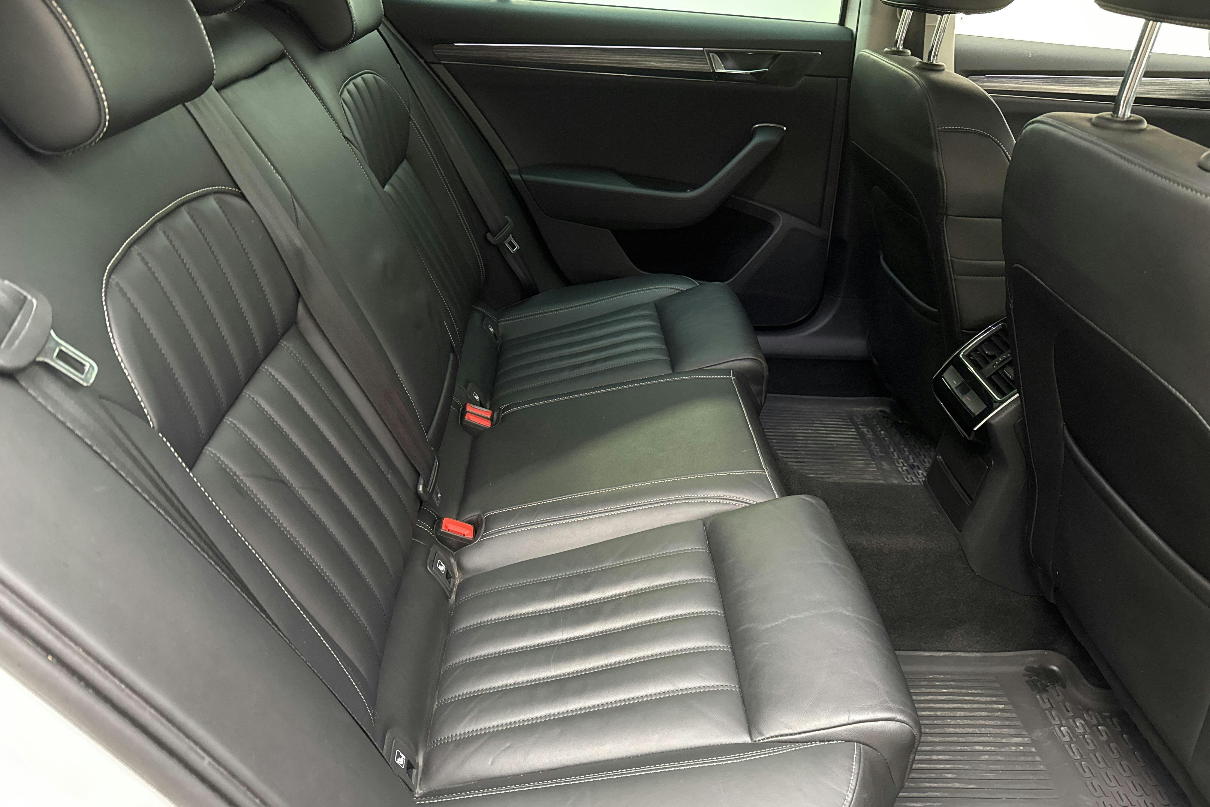 Skoda Superb 1.4 TSI PHEV Kombi (218hk) - 9 990 mil - Automat - vit - 2021
