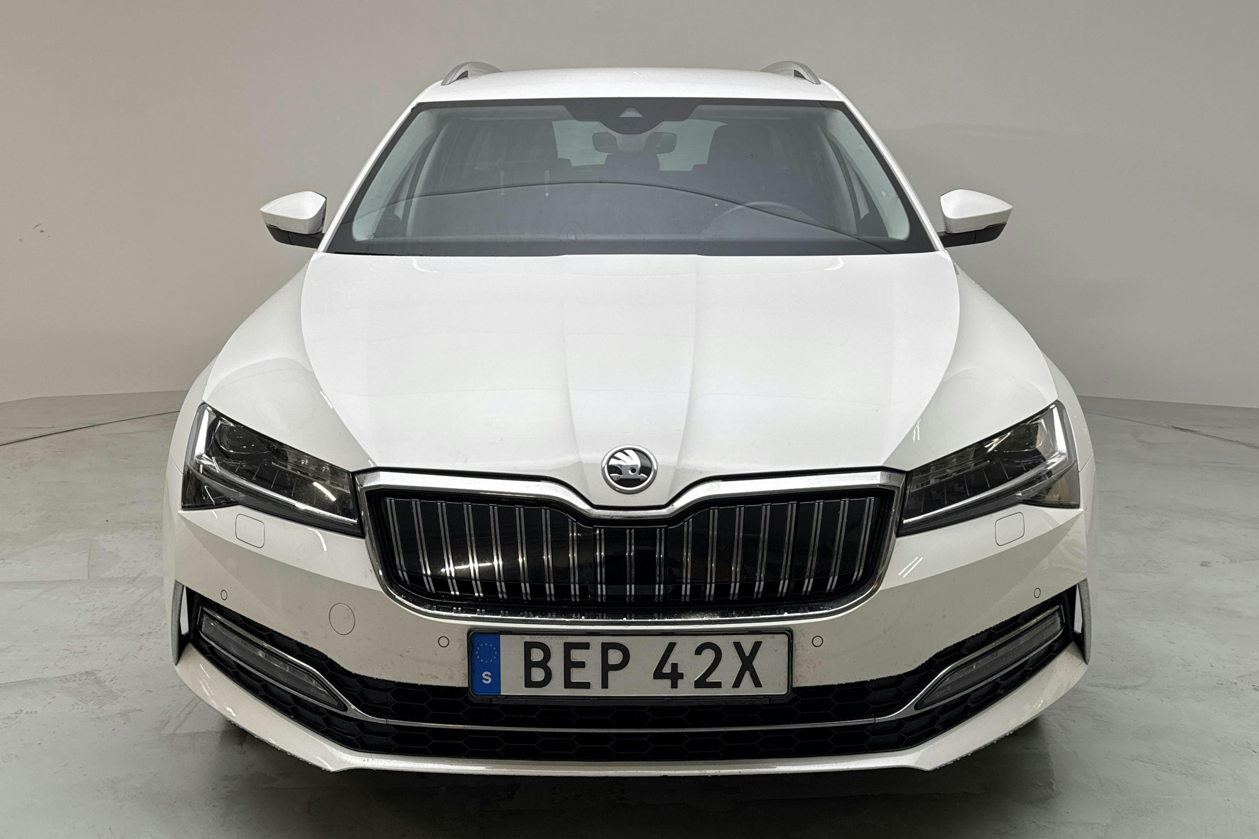 Skoda Superb 1.4 TSI PHEV Kombi (218hk) - 9 990 mil - Automat - vit - 2021