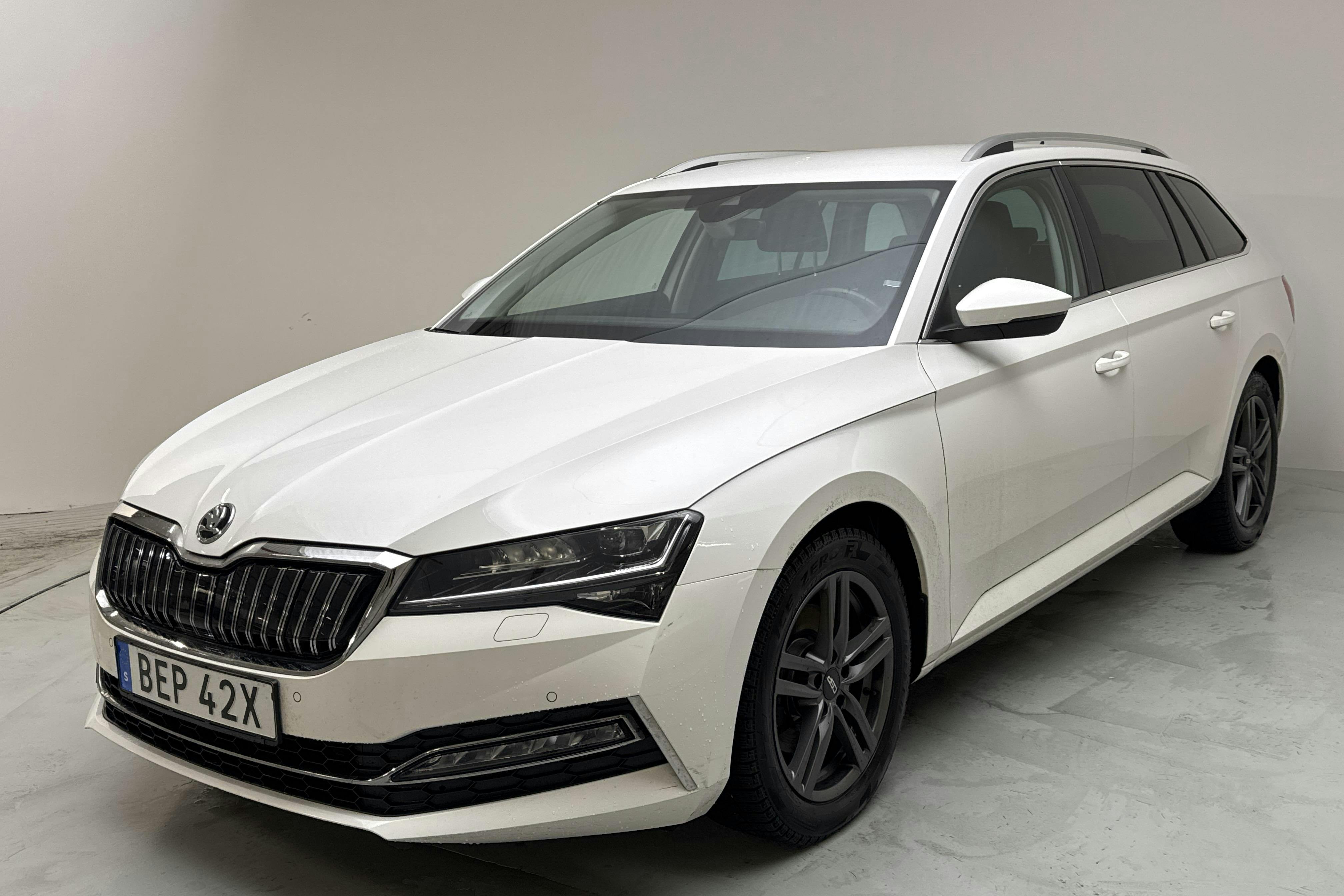 Skoda Superb 1.4 TSI PHEV Kombi (218hk) - 9 990 mil - Automat - vit - 2021