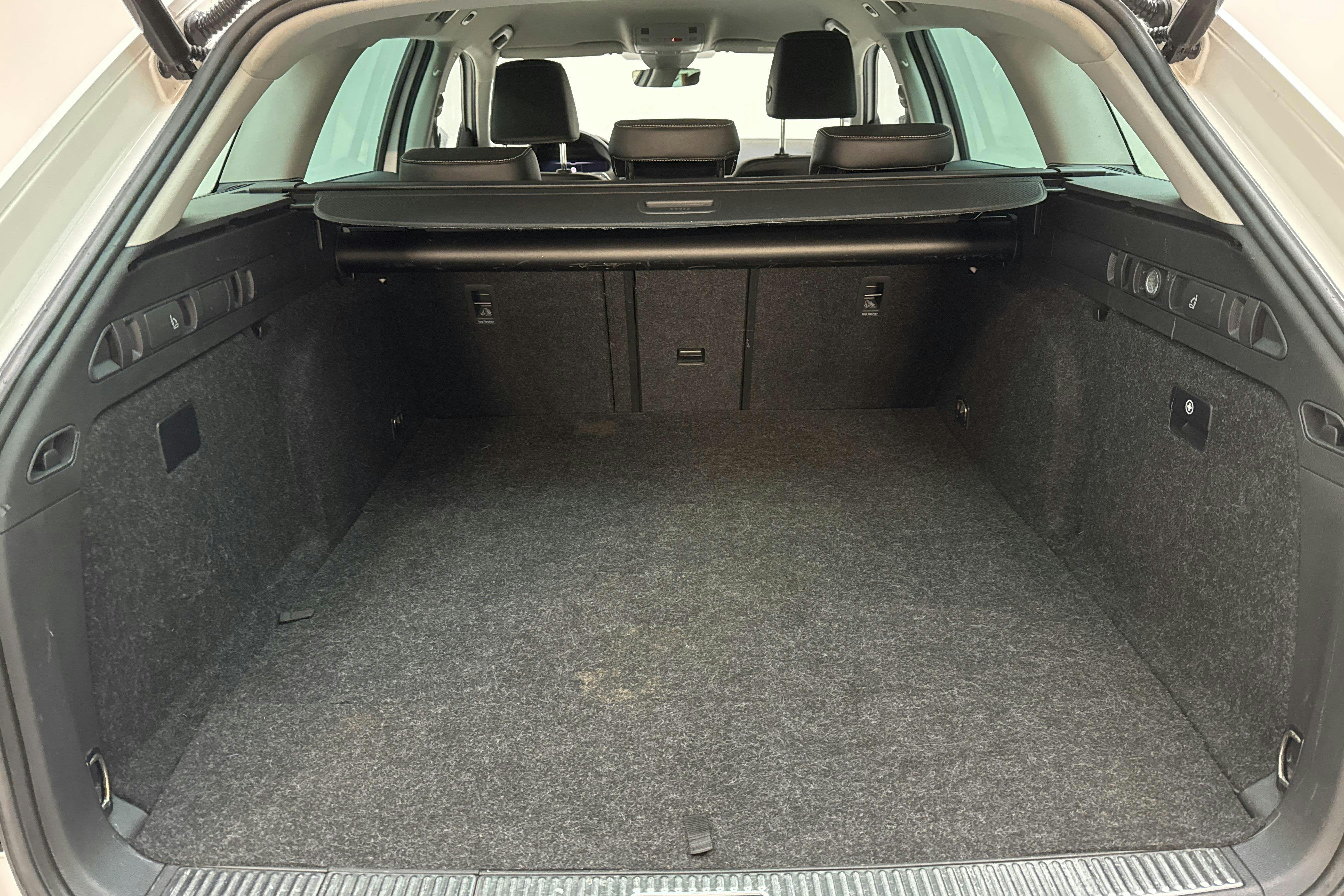 Skoda Superb 1.4 TSI PHEV Kombi (218hk) - 9 990 mil - Automat - vit - 2021