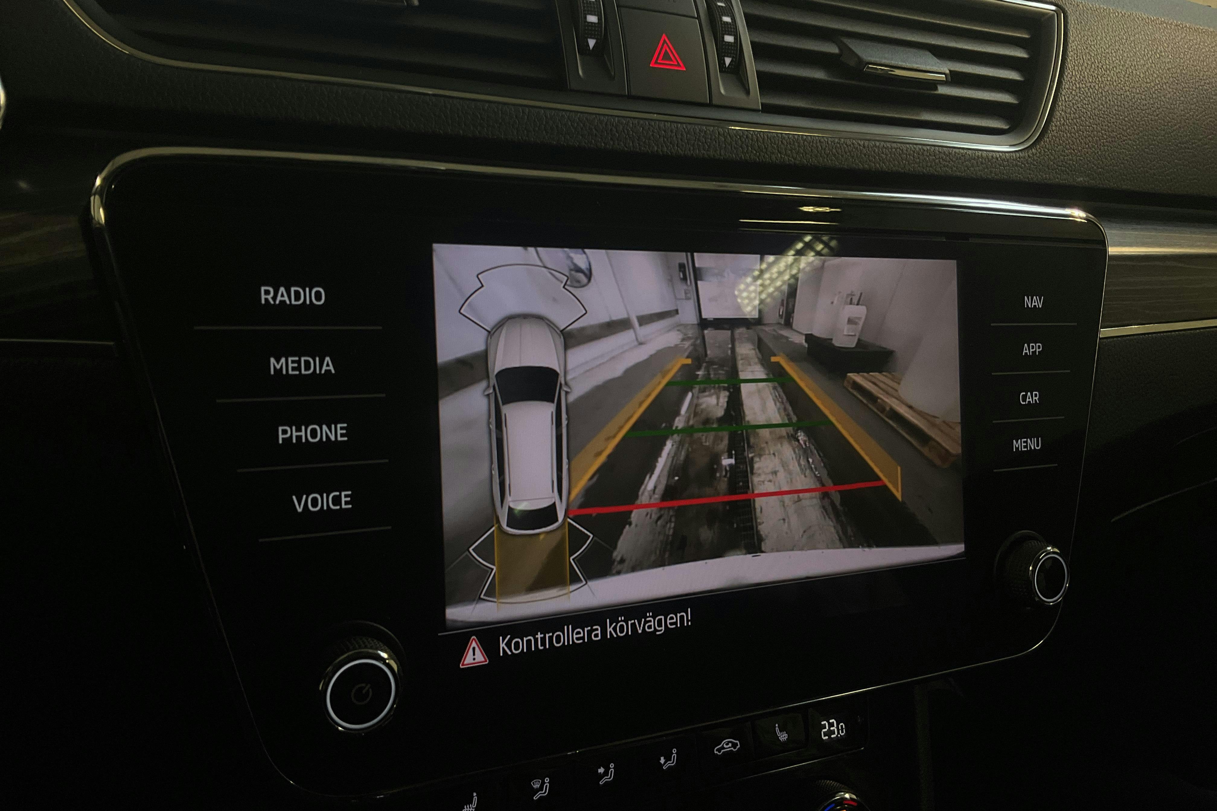 Skoda Superb 1.4 TSI PHEV Kombi (218hk) - 9 990 mil - Automat - vit - 2021