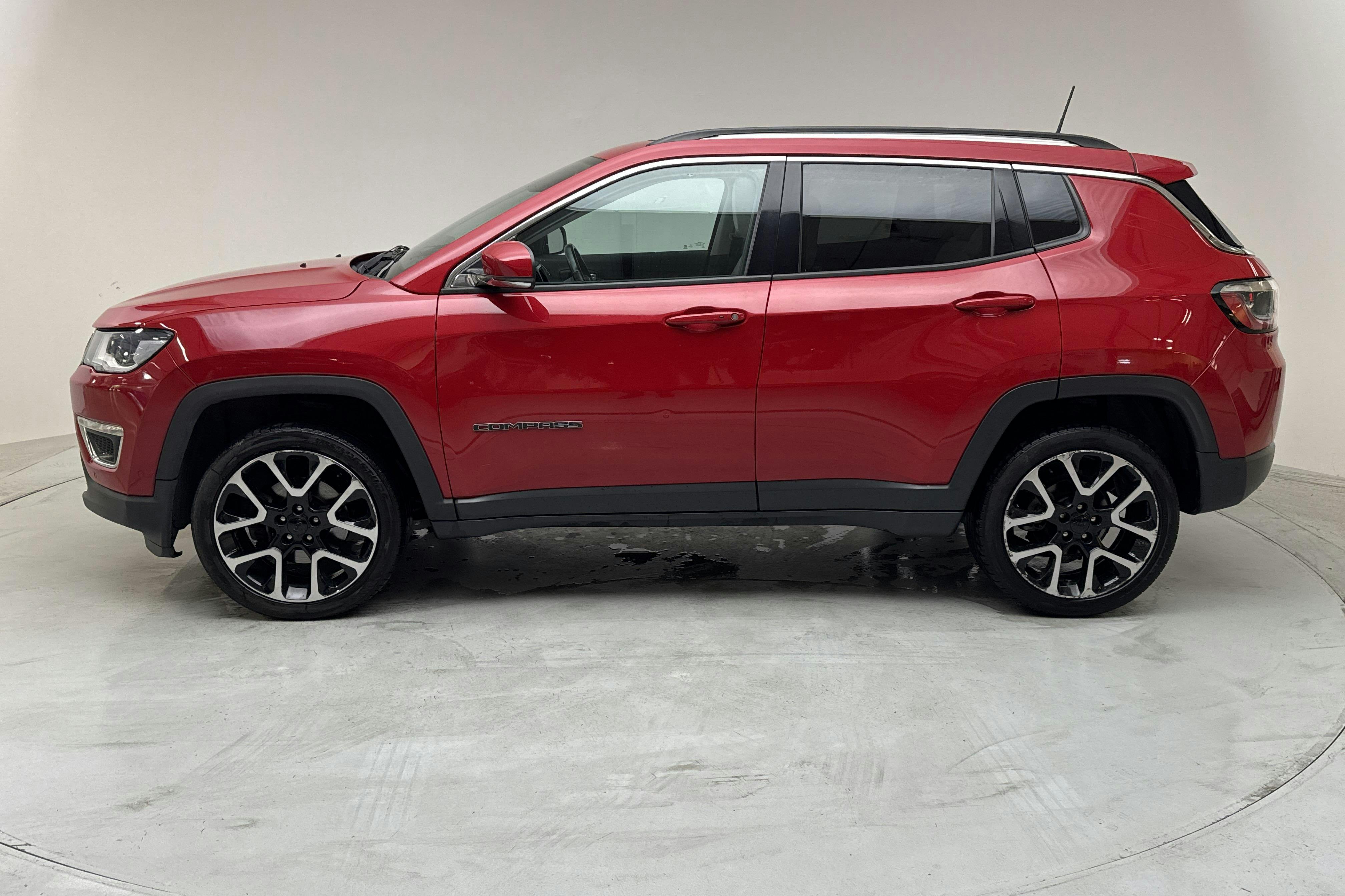 Presentationsfoto 2 av 15: Jeep Compass 1.4 Multiair 4WD (170hk) - 8 152 mil - Automat - röd - 2019