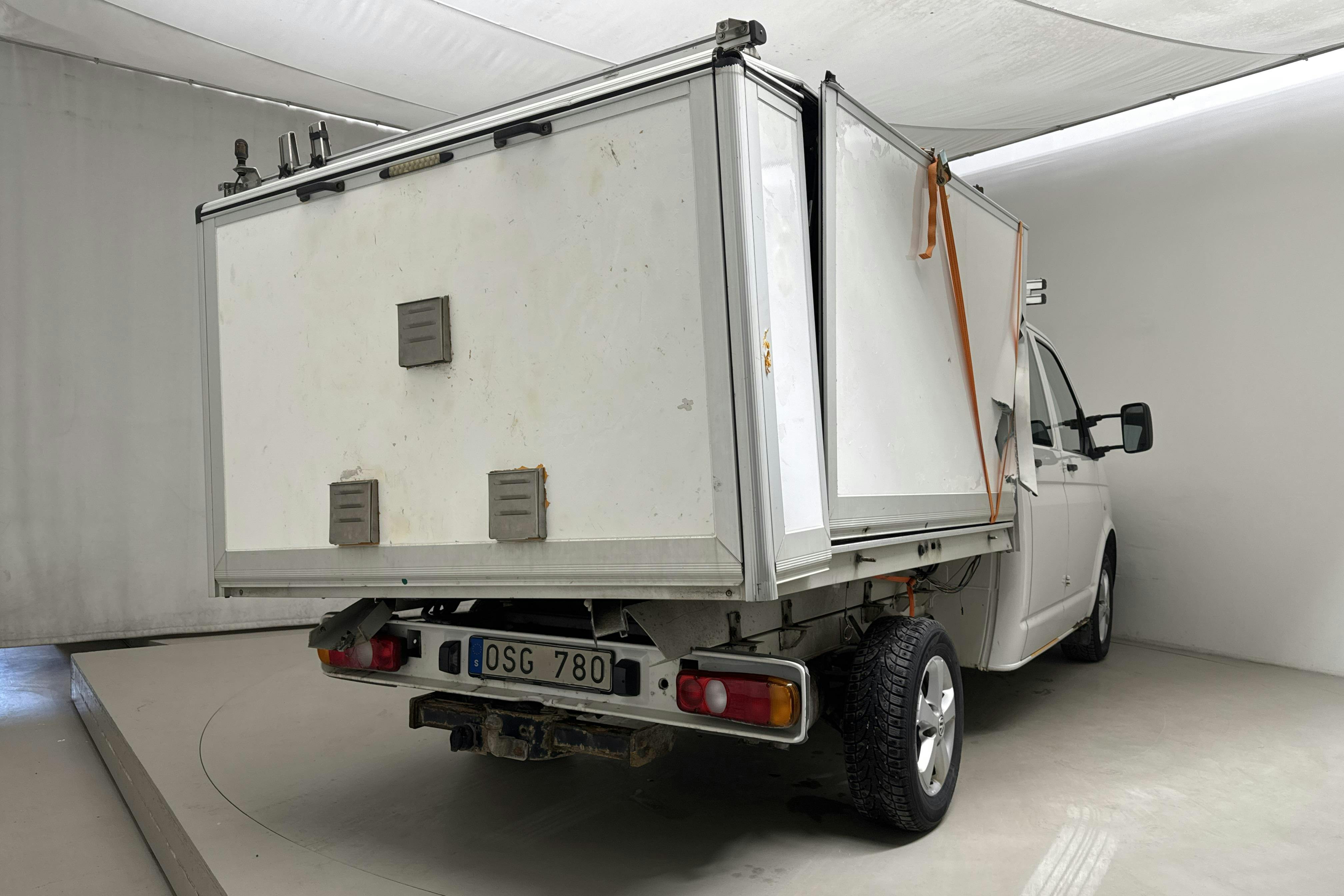 VW Transporter T5 2.0 TDI Pickup 4MOTION (140hk) - 28 926 mil - Manuell - vit - 2013