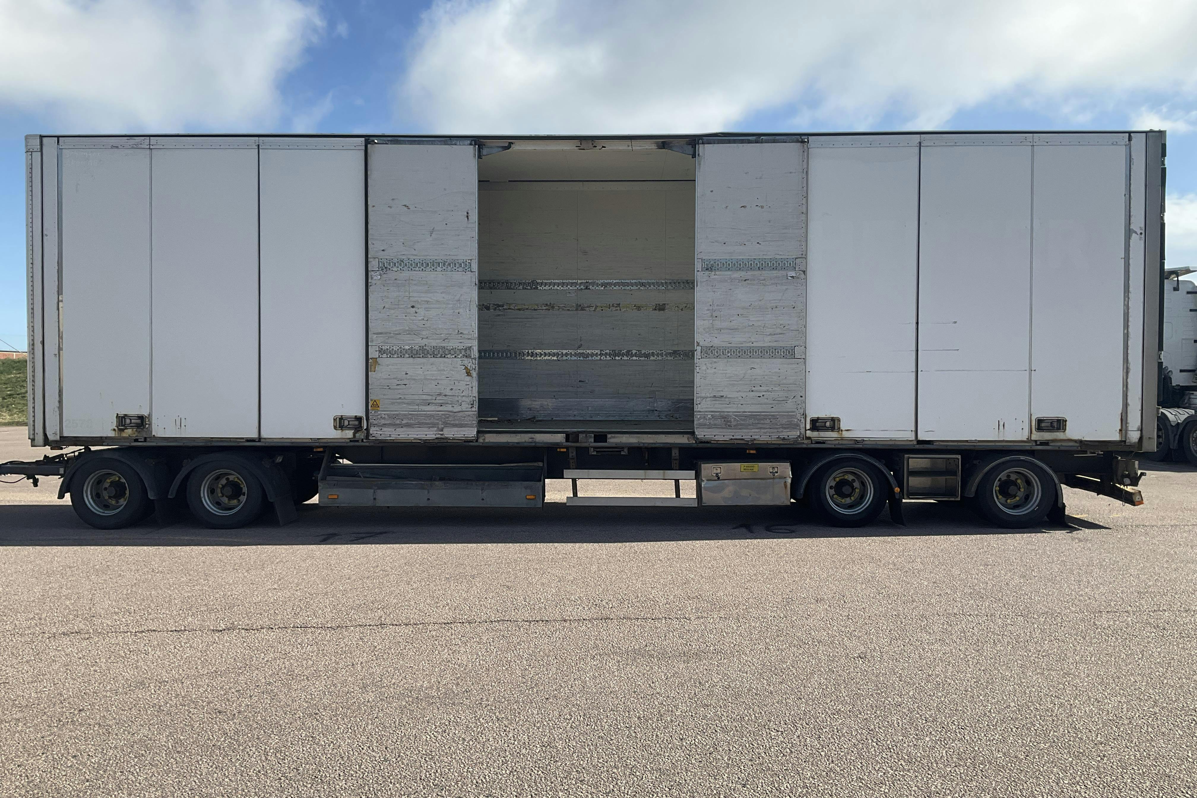 SCHMITZ CARGOBULL K0 36 - 0 km - 2009