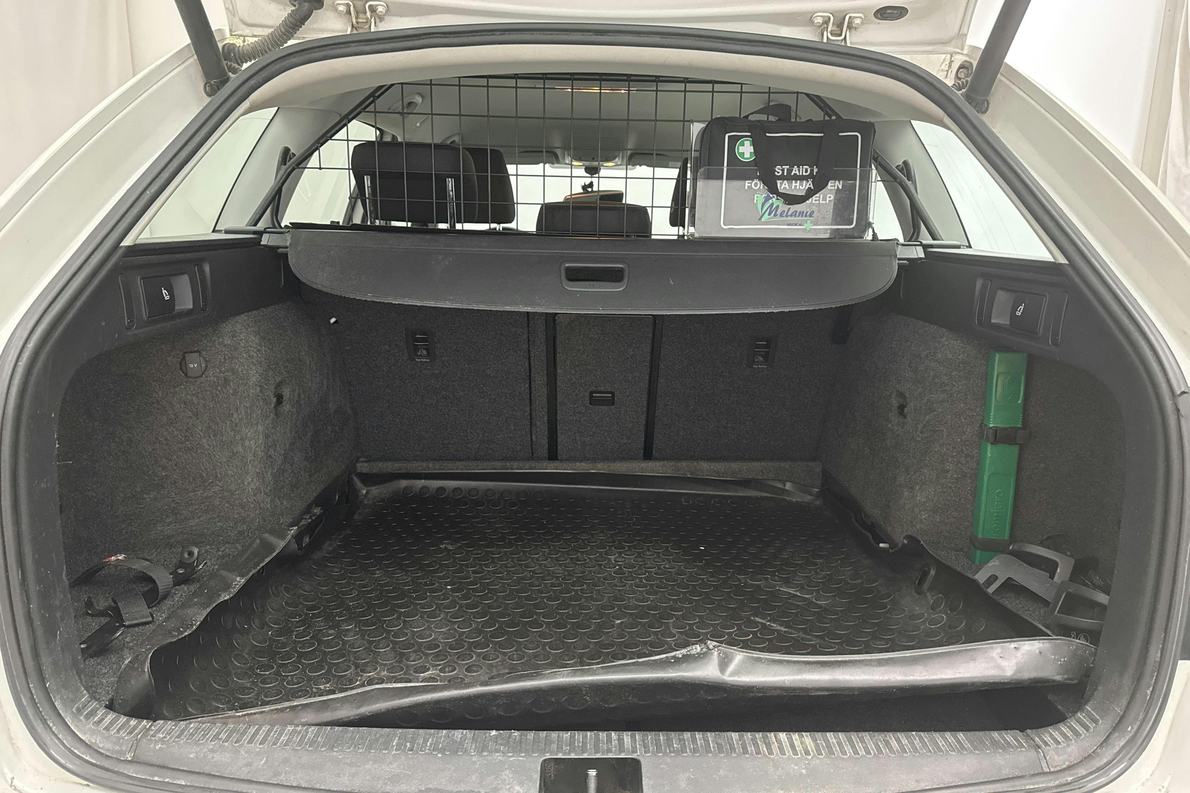 Skoda Octavia III 1.6 TDI CR Combi 4X4 (105hk) - 221 550 km - Käsitsi - valge - 2014