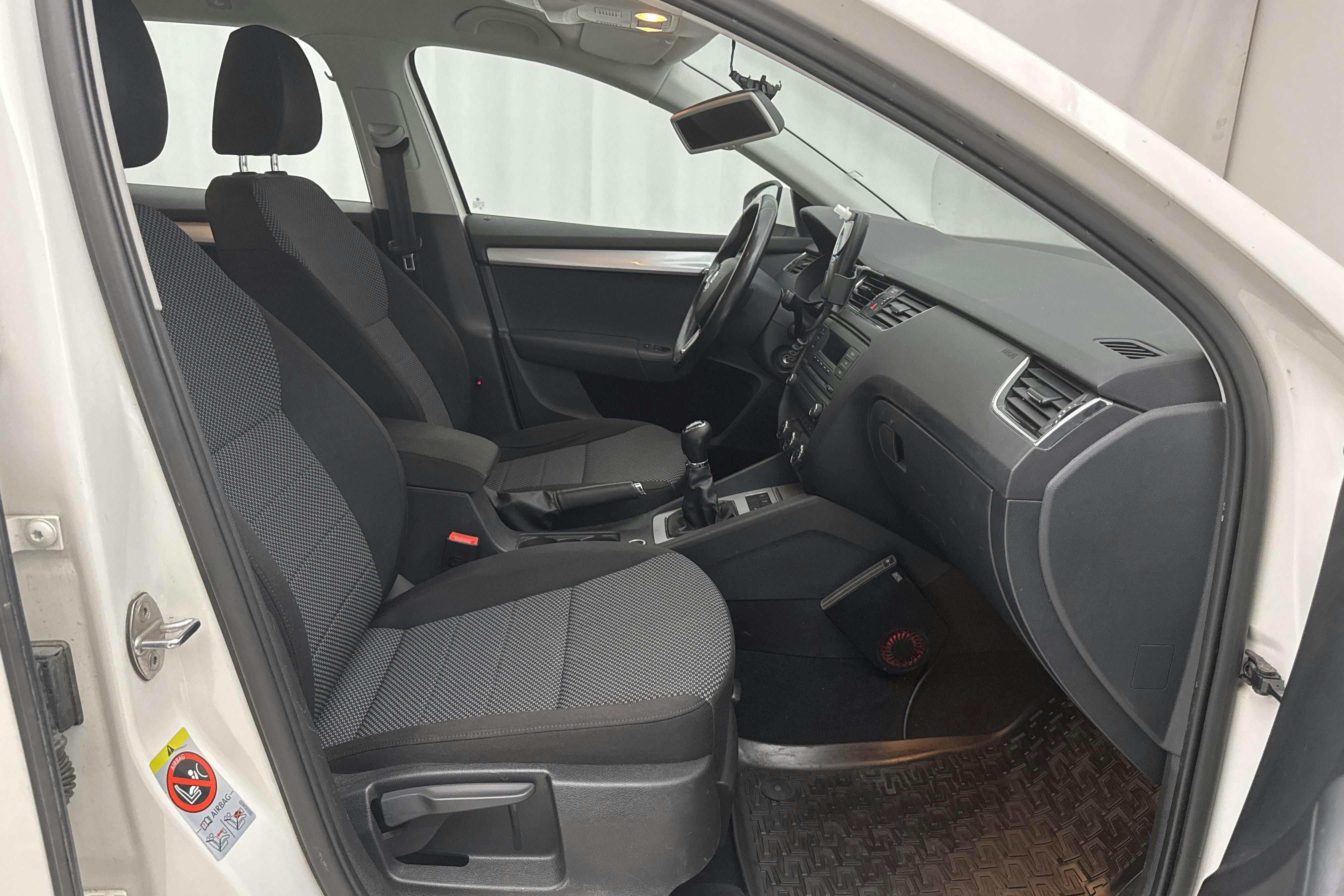 Skoda Octavia III 1.6 TDI CR Combi 4X4 (105hk) - 221 550 km - Käsitsi - valge - 2014