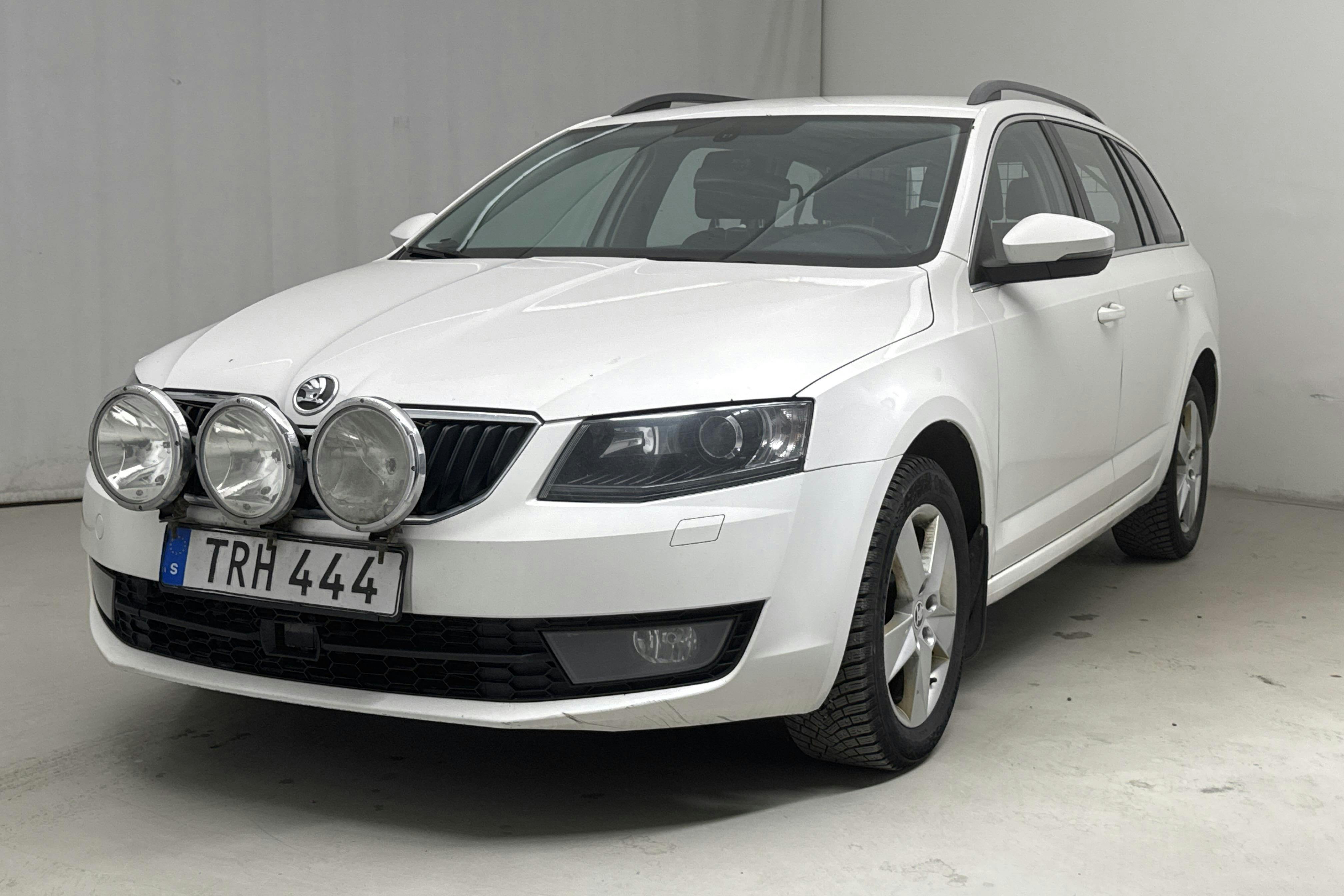 Skoda Octavia III 1.6 TDI CR Combi 4X4 (105hk) - 221 550 km - Manual - white - 2014