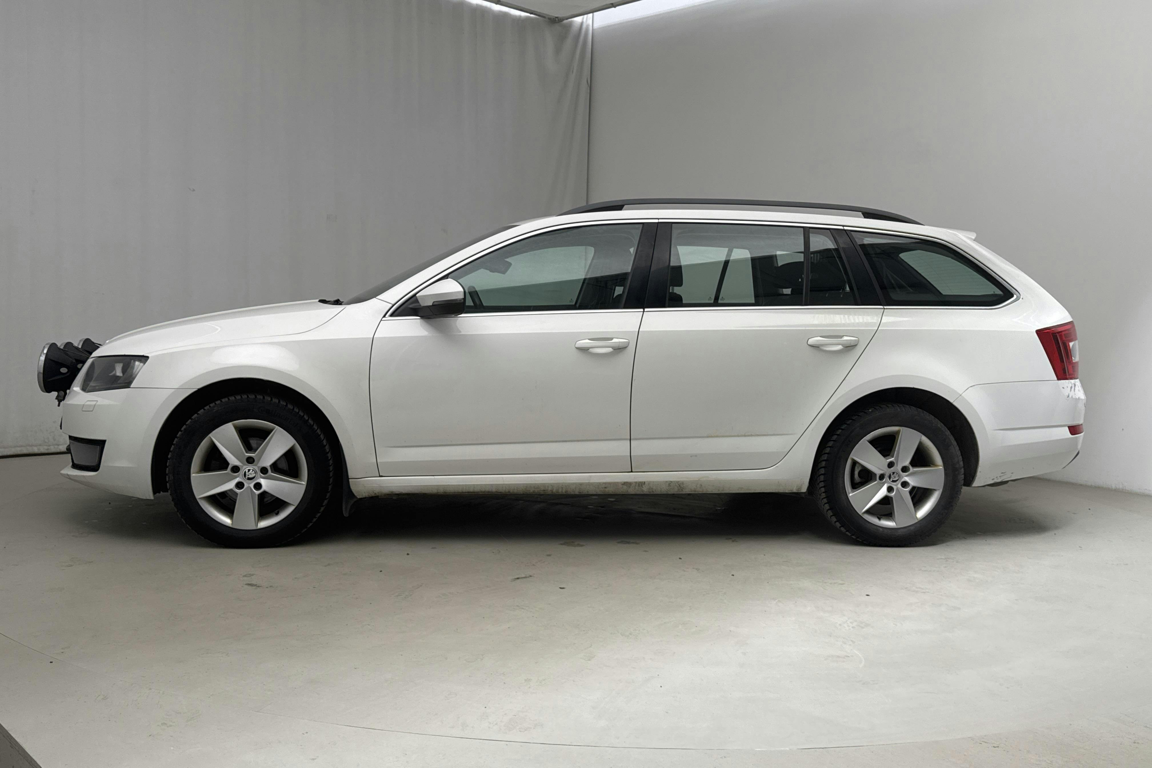 Skoda Octavia III 1.6 TDI CR Combi 4X4 (105hk) - 221 550 km - Manual - white - 2014