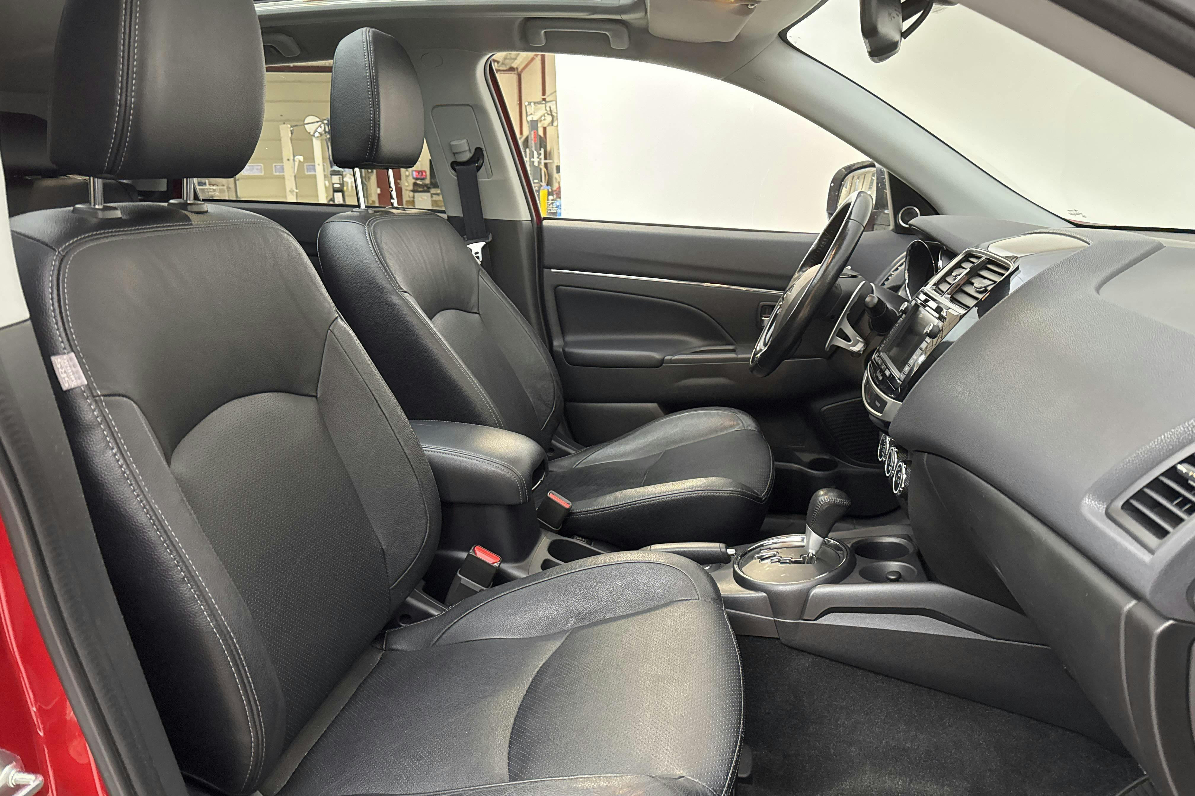 Mitsubishi ASX 2.2D 4WD (150hk) - 14 112 mil - Automat - röd - 2016