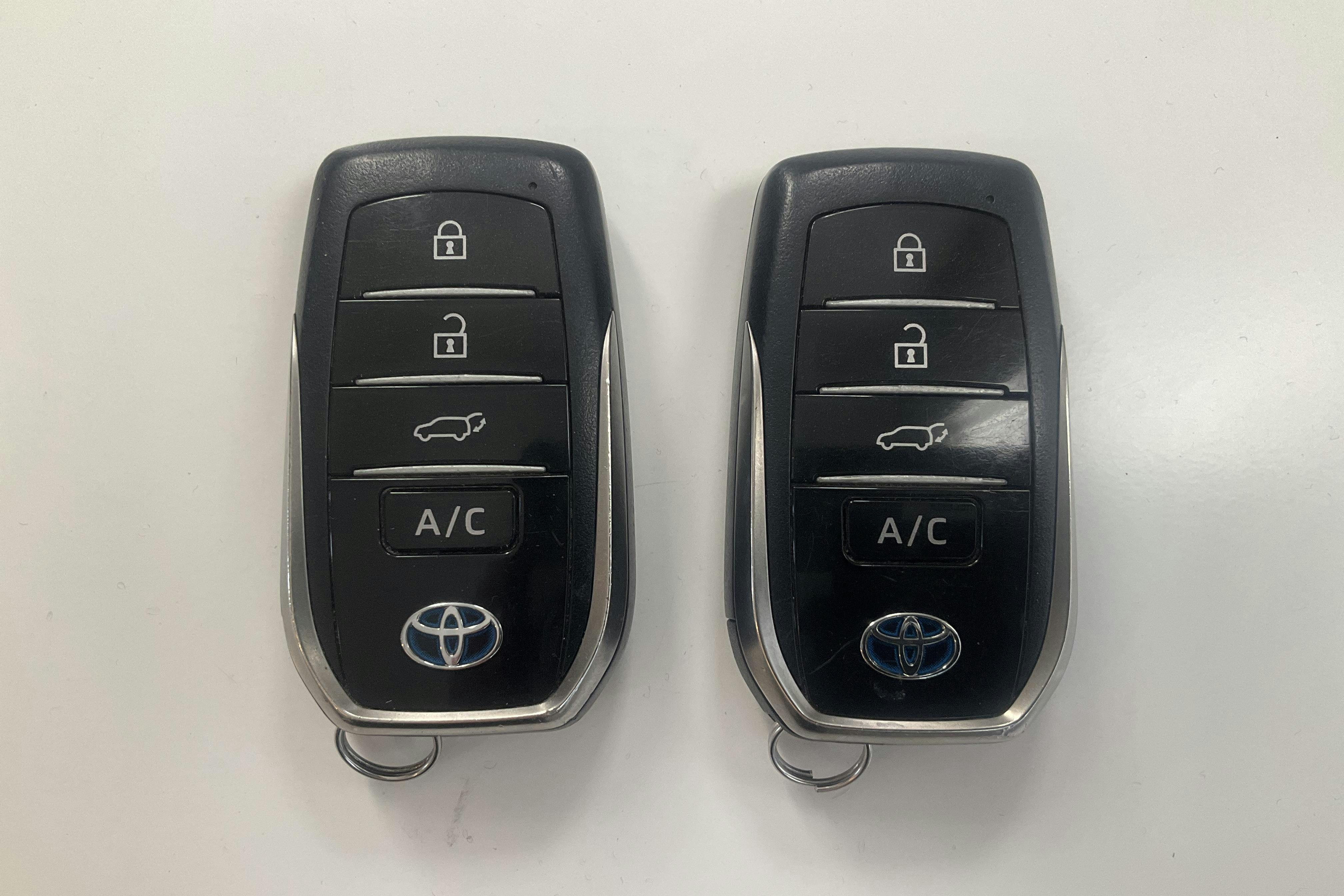 Toyota RAV4 2.5 Plug-in Hybrid AWD (306hk) - 18 064 mil - Automat - grå - 2021