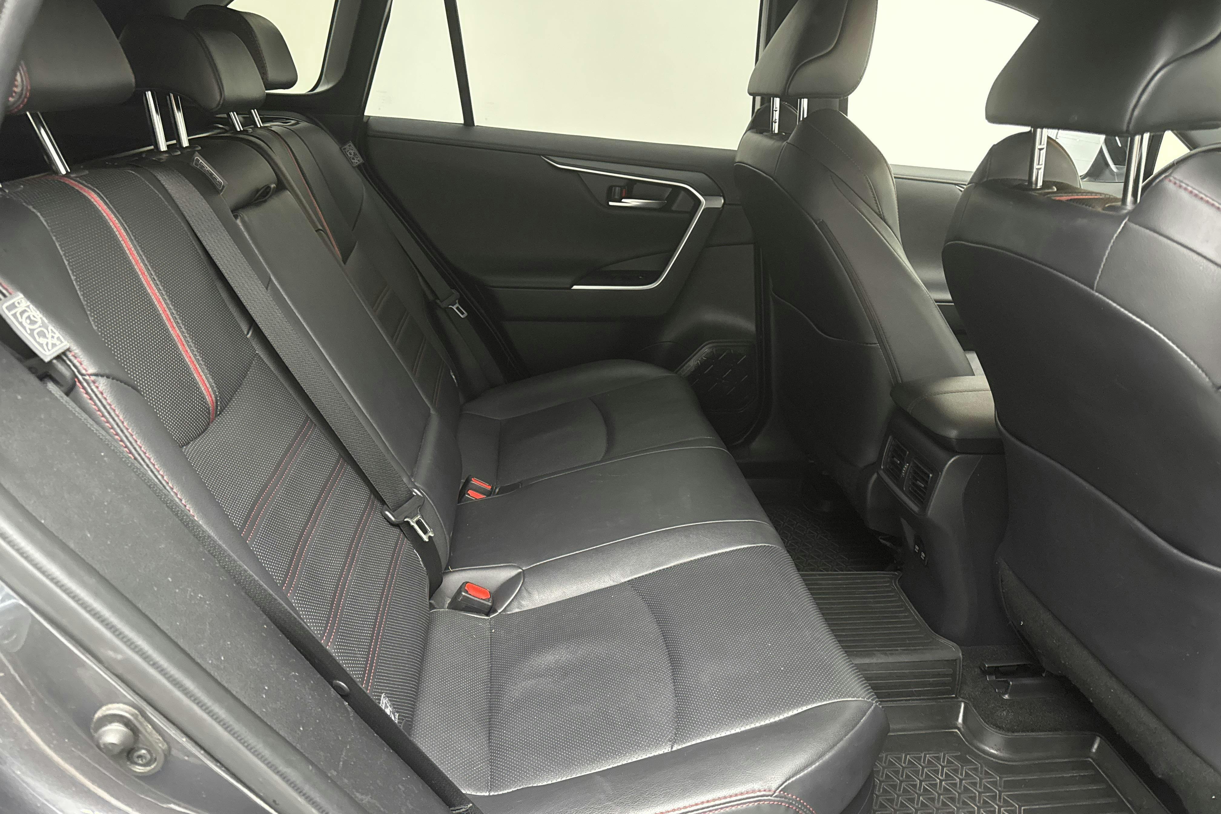 Toyota RAV4 2.5 Plug-in Hybrid AWD (306hk) - 18 064 mil - Automat - grå - 2021