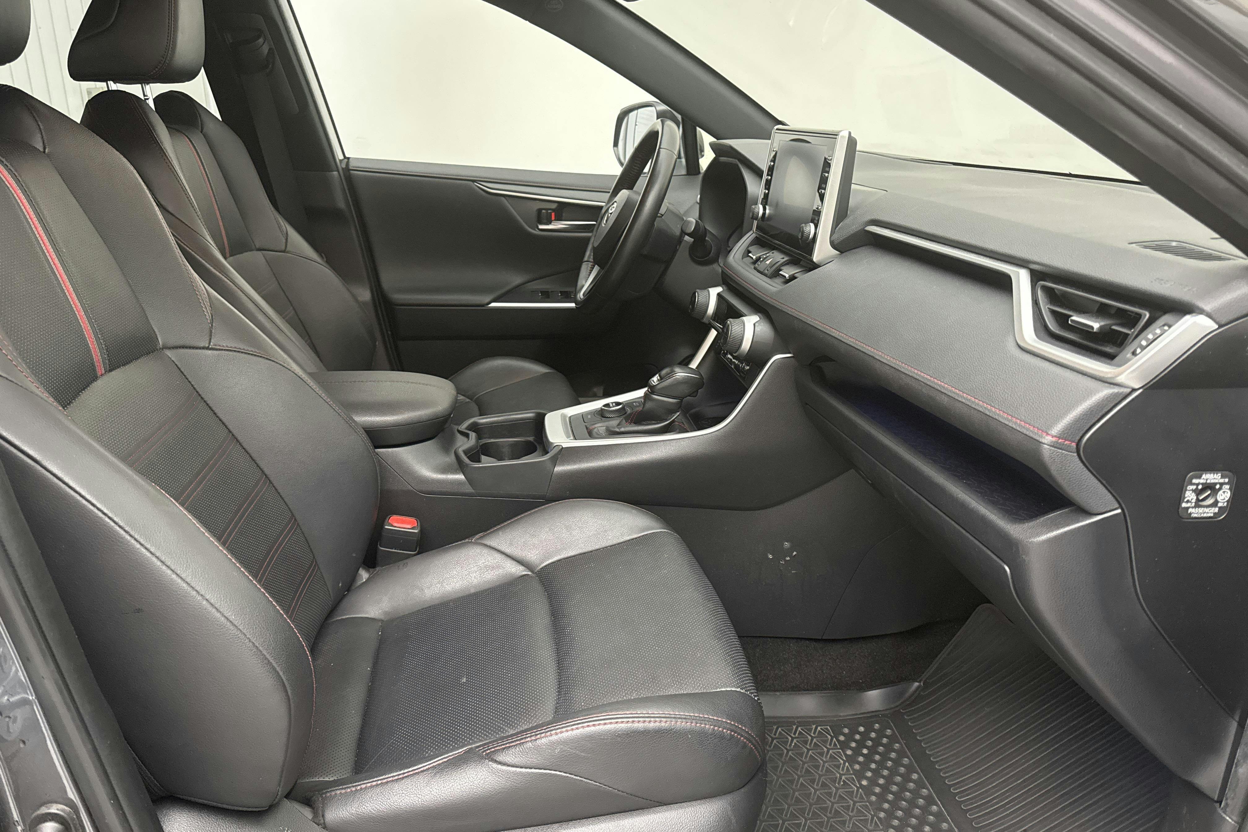 Toyota RAV4 2.5 Plug-in Hybrid AWD (306hk) - 18 064 mil - Automat - grå - 2021