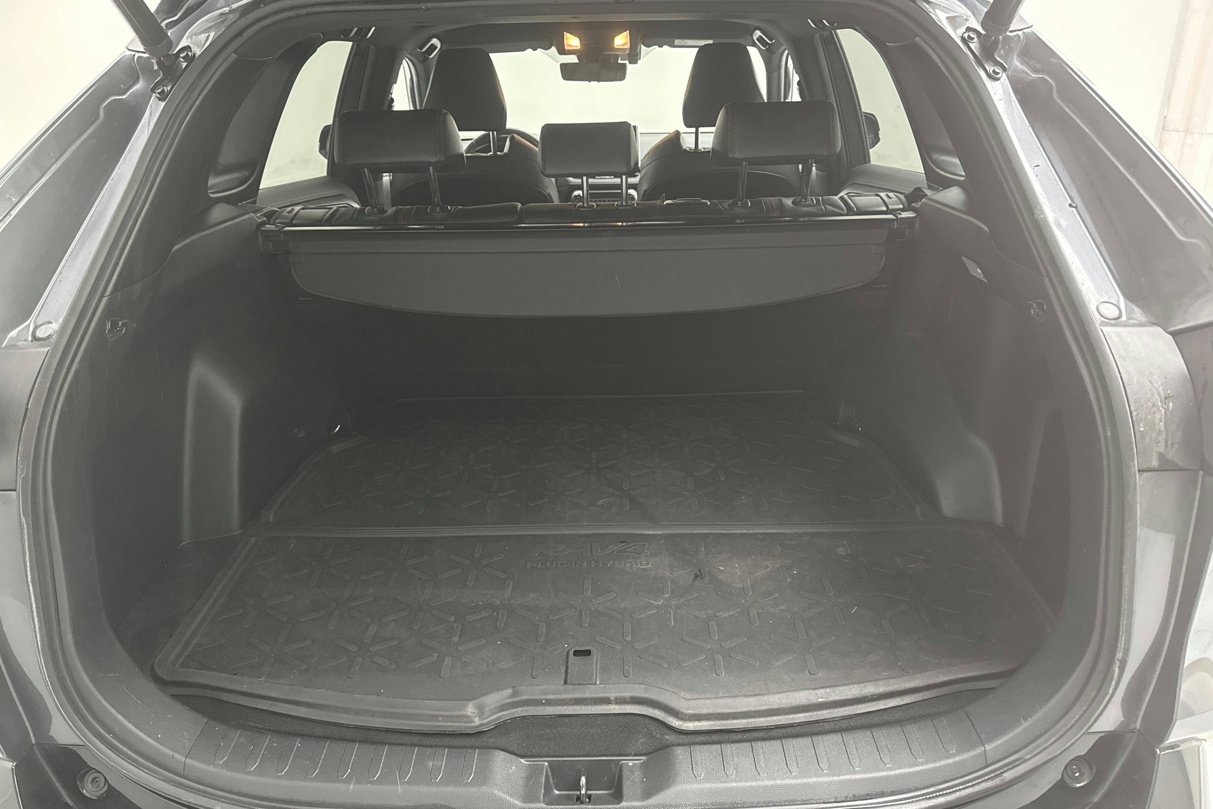 Toyota RAV4 2.5 Plug-in Hybrid AWD (306hk) - 18 064 mil - Automat - grå - 2021