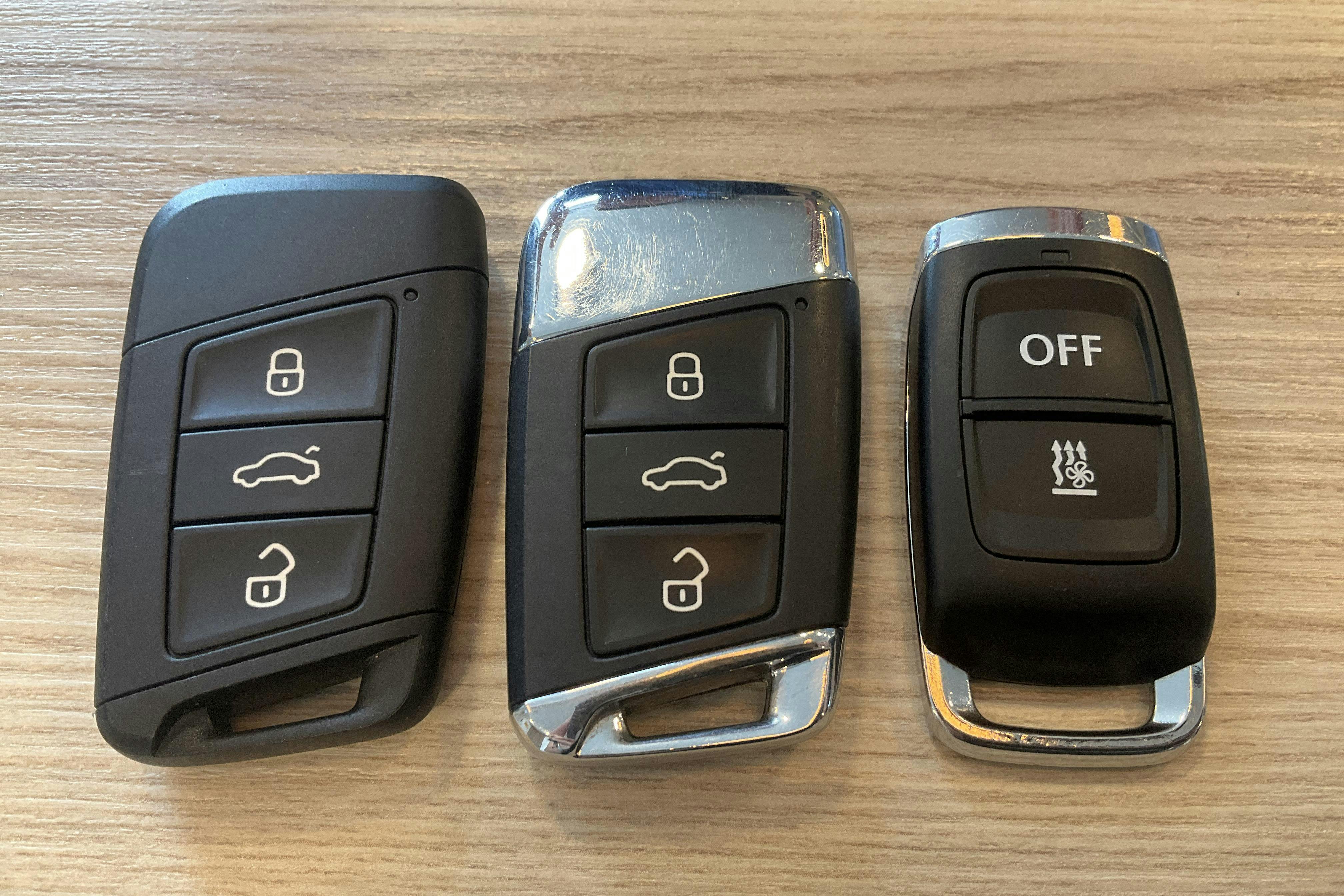 VW Passat 1.4 GTE Sportscombi (218hk) - 9 622 mil - Automat - vit - 2022