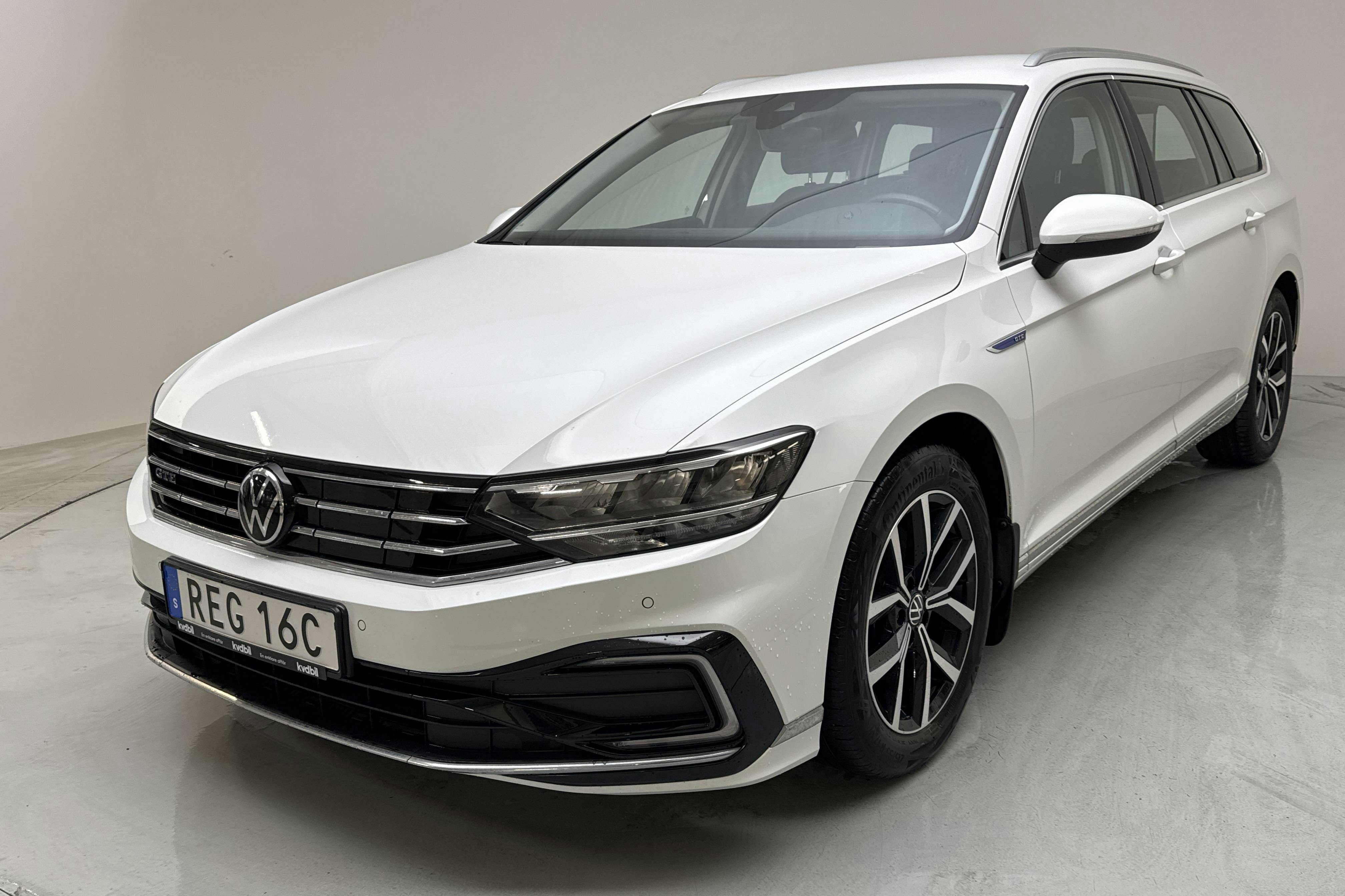 VW Passat 1.4 GTE Sportscombi (218hk) - 9 622 mil - Automat - vit - 2022