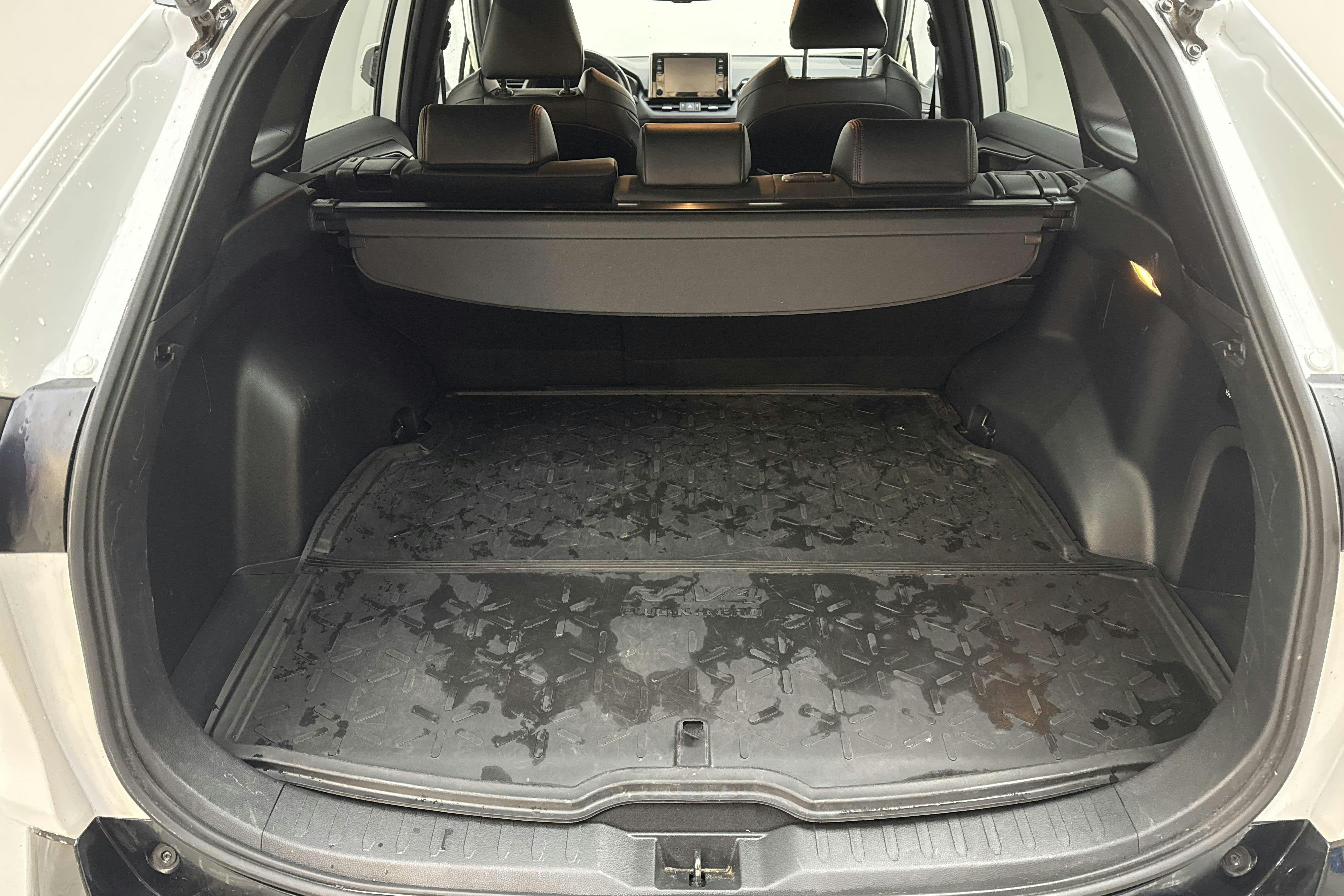 Toyota RAV4 2.5 Plug-in Hybrid AWD (306hk) - 114 870 km - Automatic - white - 2021