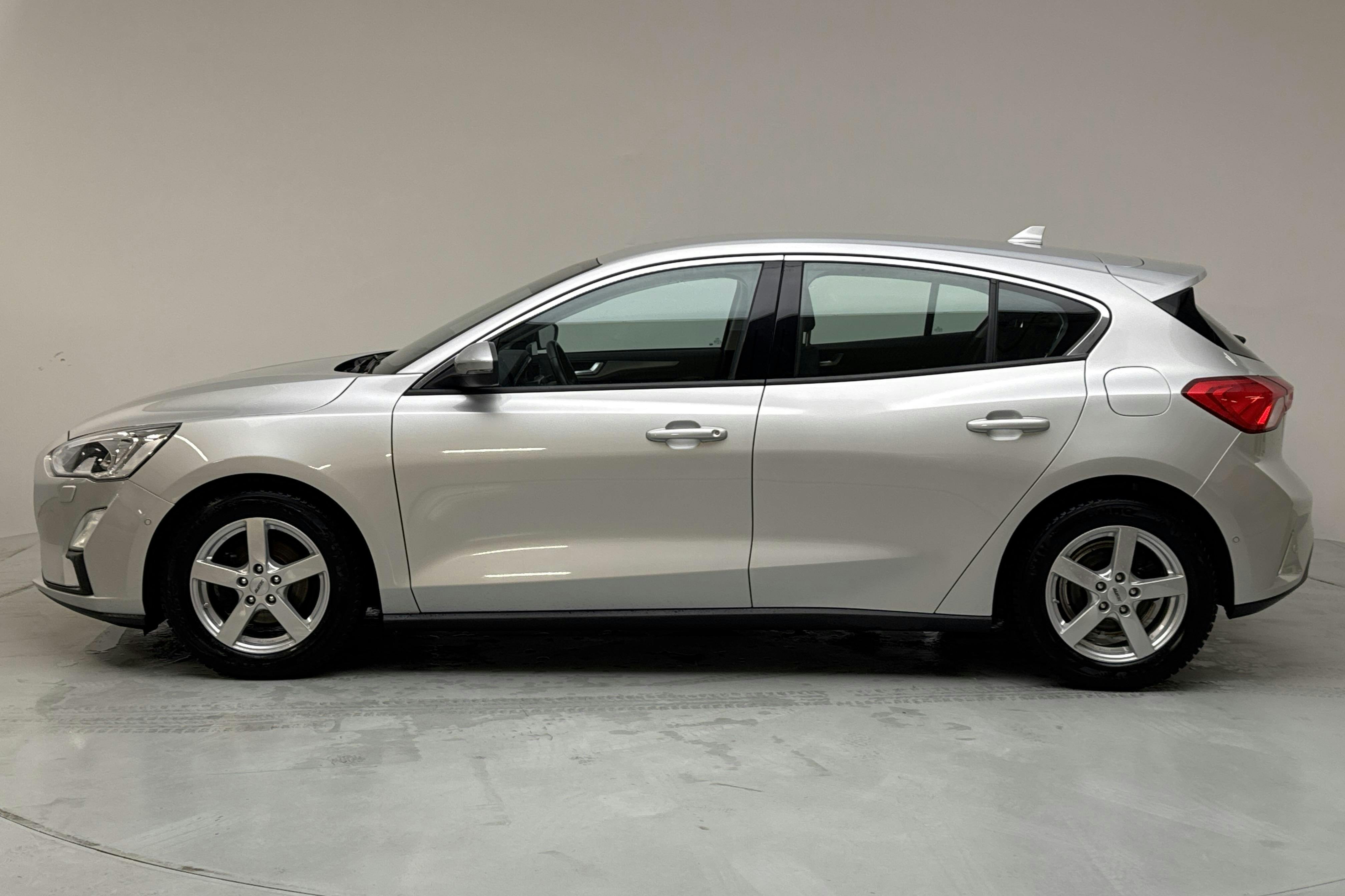 Ford Focus 1.0T EcoBoost 5dr (125hk) - 7 701 mil - Manuell - grå - 2018