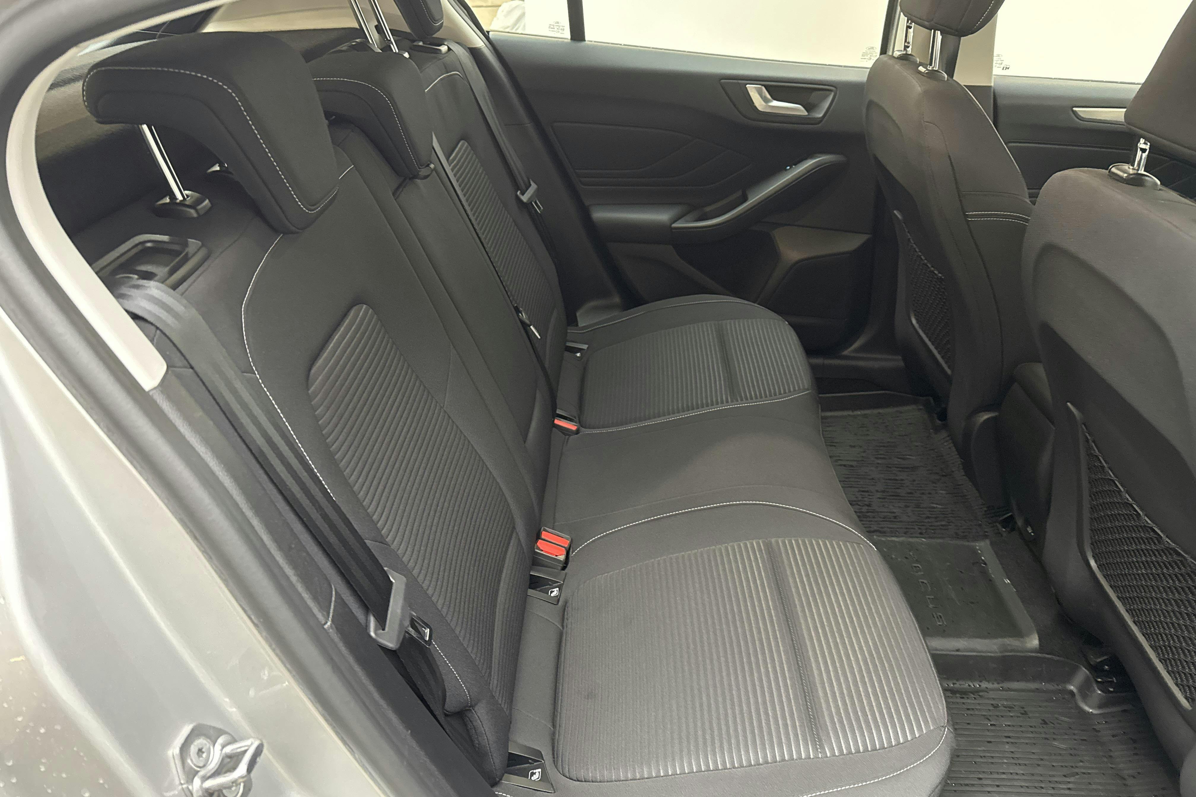 Ford Focus 1.0T EcoBoost 5dr (125hk) - 7 701 mil - Manuell - grå - 2018