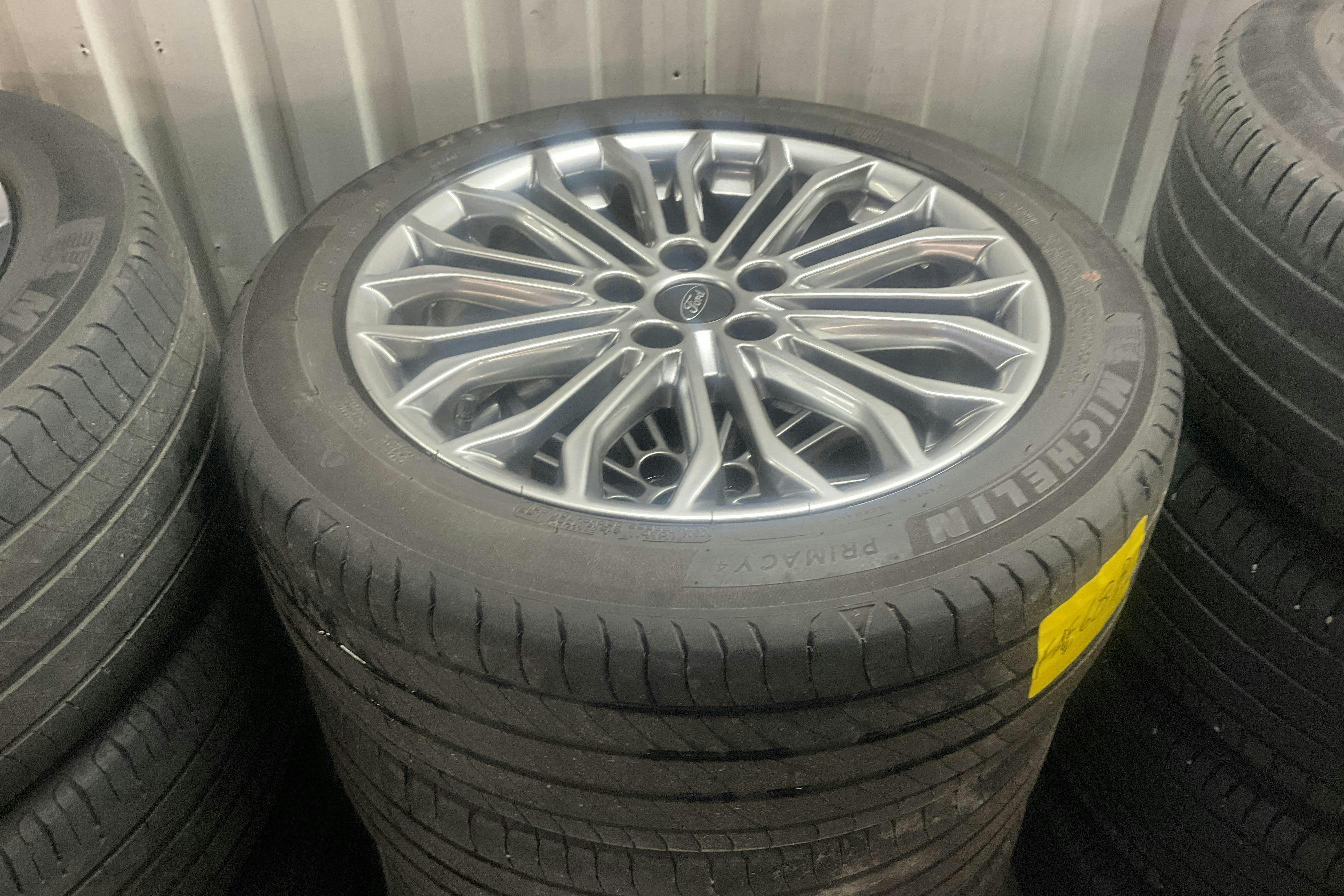 Ford Focus 1.0T EcoBoost 5dr (125hk) - 7 701 mil - Manuell - grå - 2018