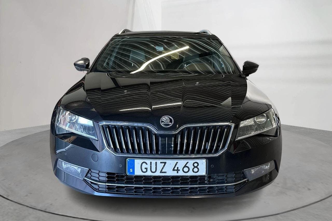 Skoda Superb 2.0 TDI 4x4 Kombi (190hk) - 20 416 mil - Automat - svart - 2019