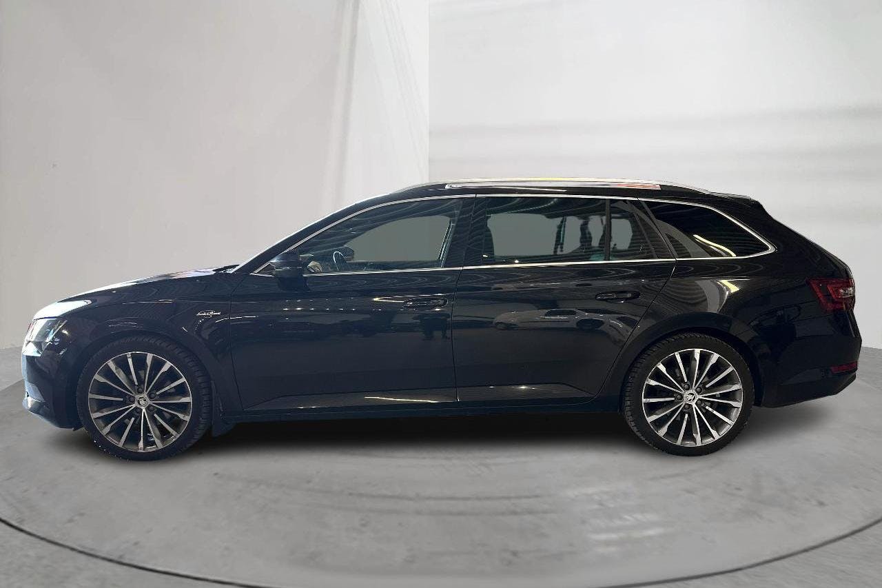 Skoda Superb 2.0 TDI 4x4 Kombi (190hk) - 20 416 mil - Automat - svart - 2019