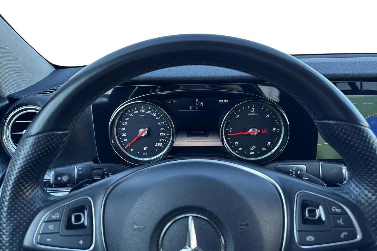 Mercedes E 220 d 4MATIC Kombi All-Terrain S213 (194hk) - 21 718 mil - Automat - silver - 2018