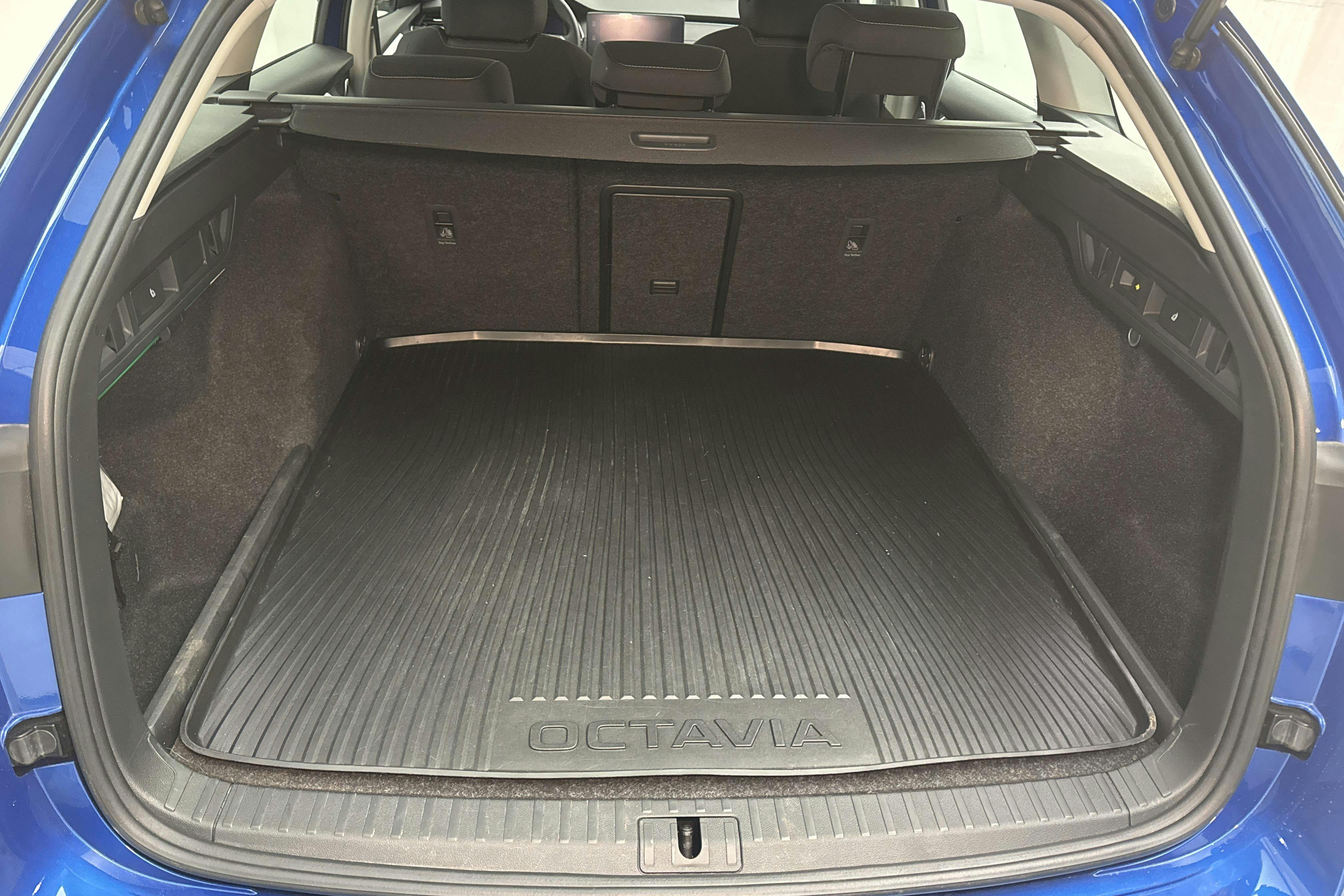 Skoda Octavia 1.4 iV PHEV Combi (204hk) - 11 110 km - Automatic - blue - 2024
