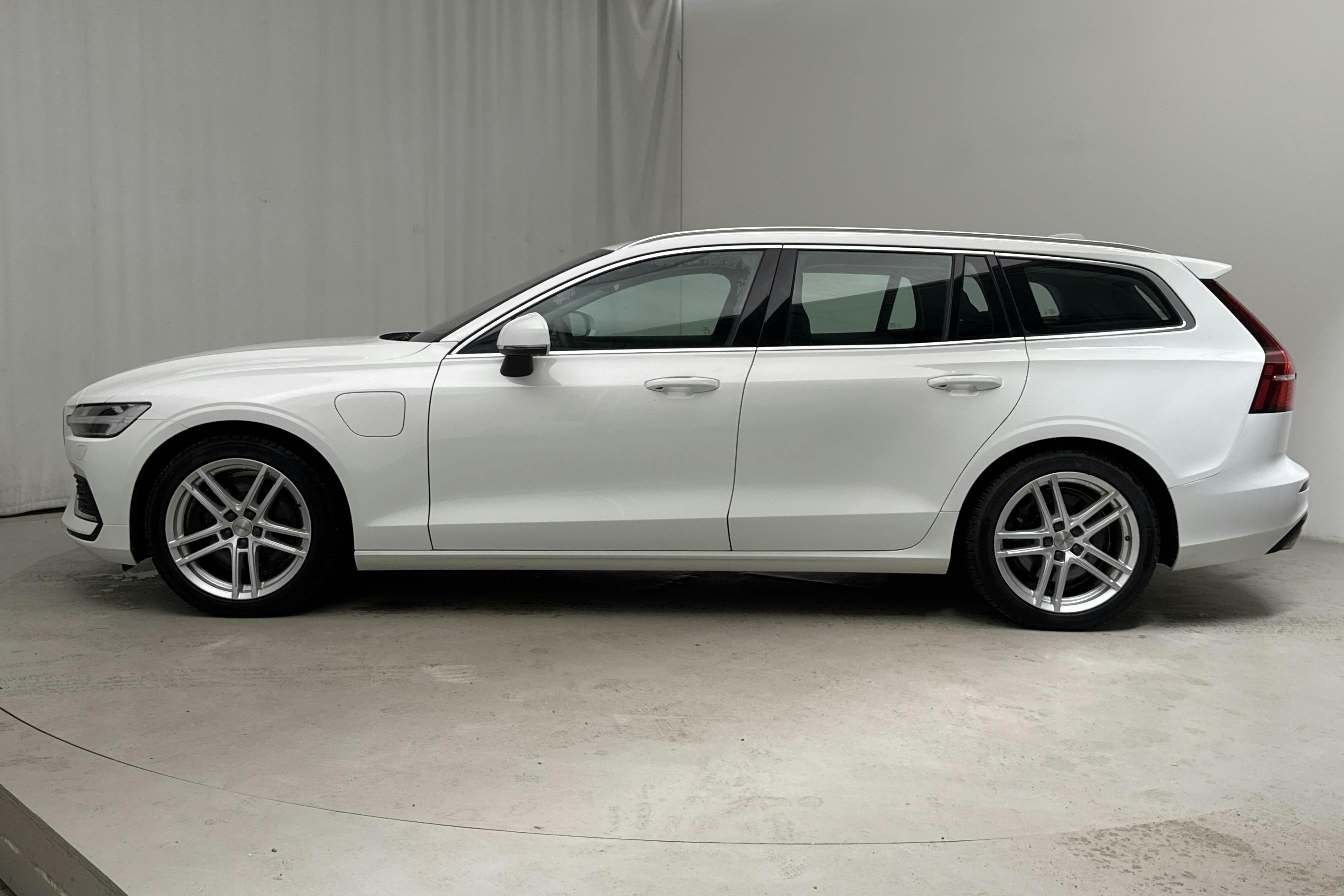 Volvo V60 T6 AWD Recharge (350hk) - 101 560 km - Automatic - white - 2022