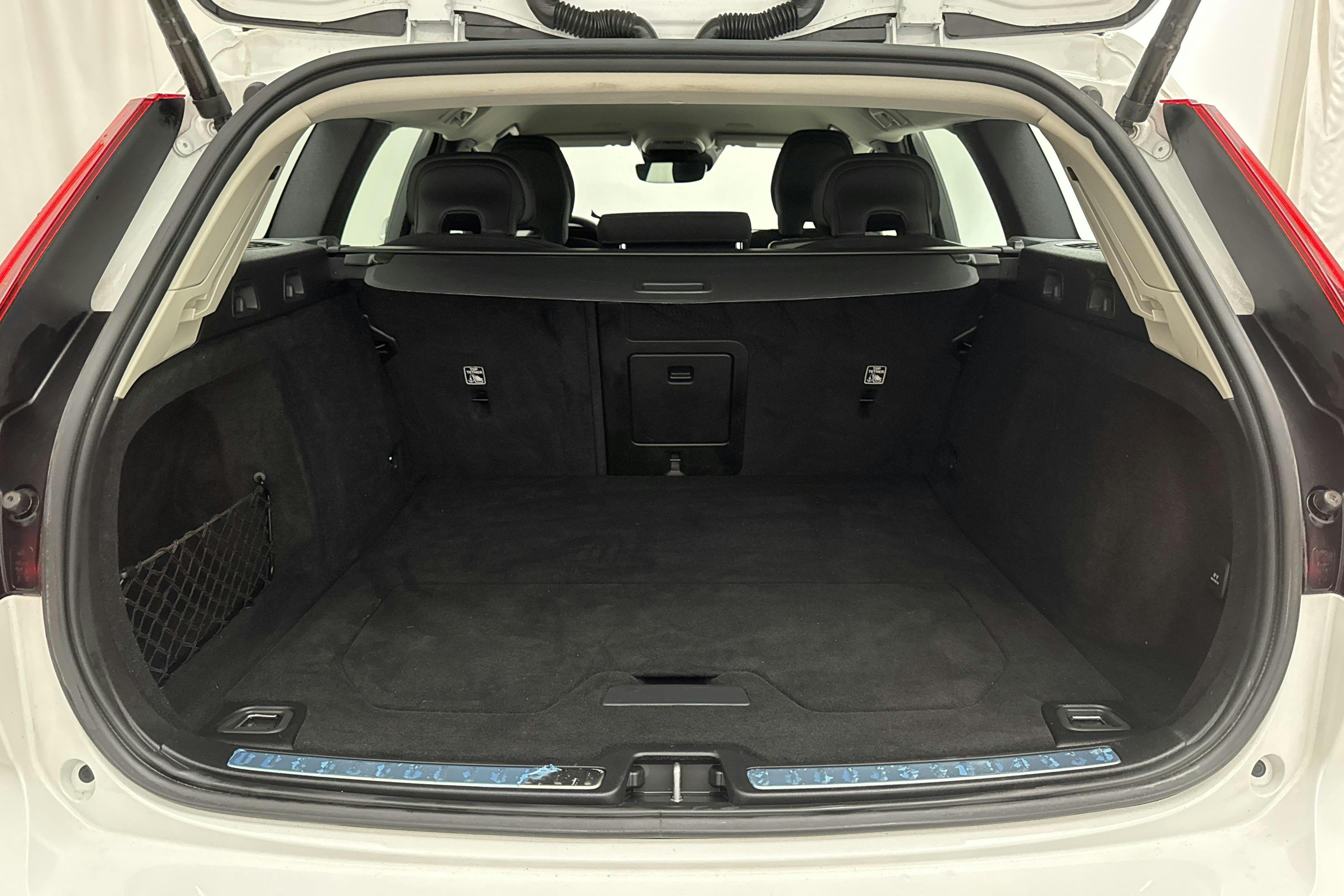 Volvo V60 T6 AWD Recharge (350hk) - 101 560 km - Automatic - white - 2022