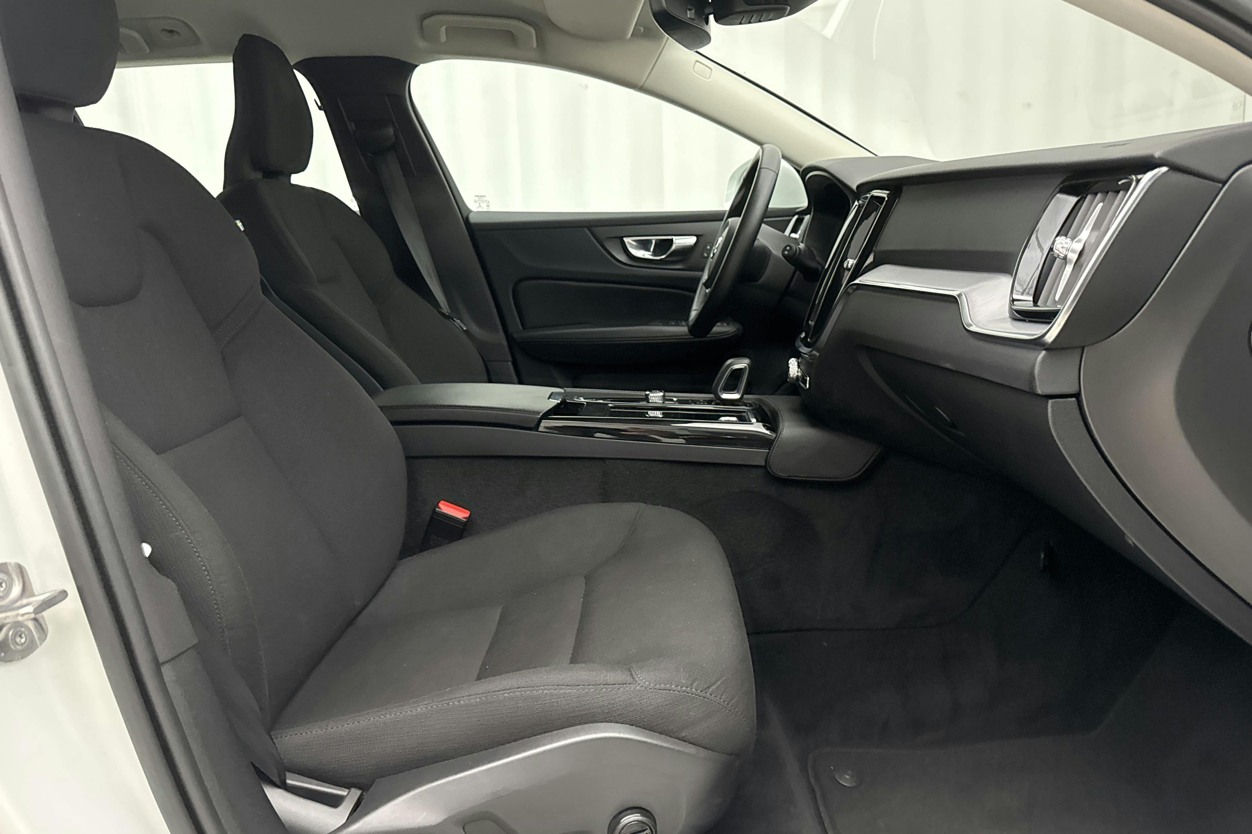 Volvo V60 T6 AWD Recharge (350hk) - 101 560 km - Automatic - white - 2022