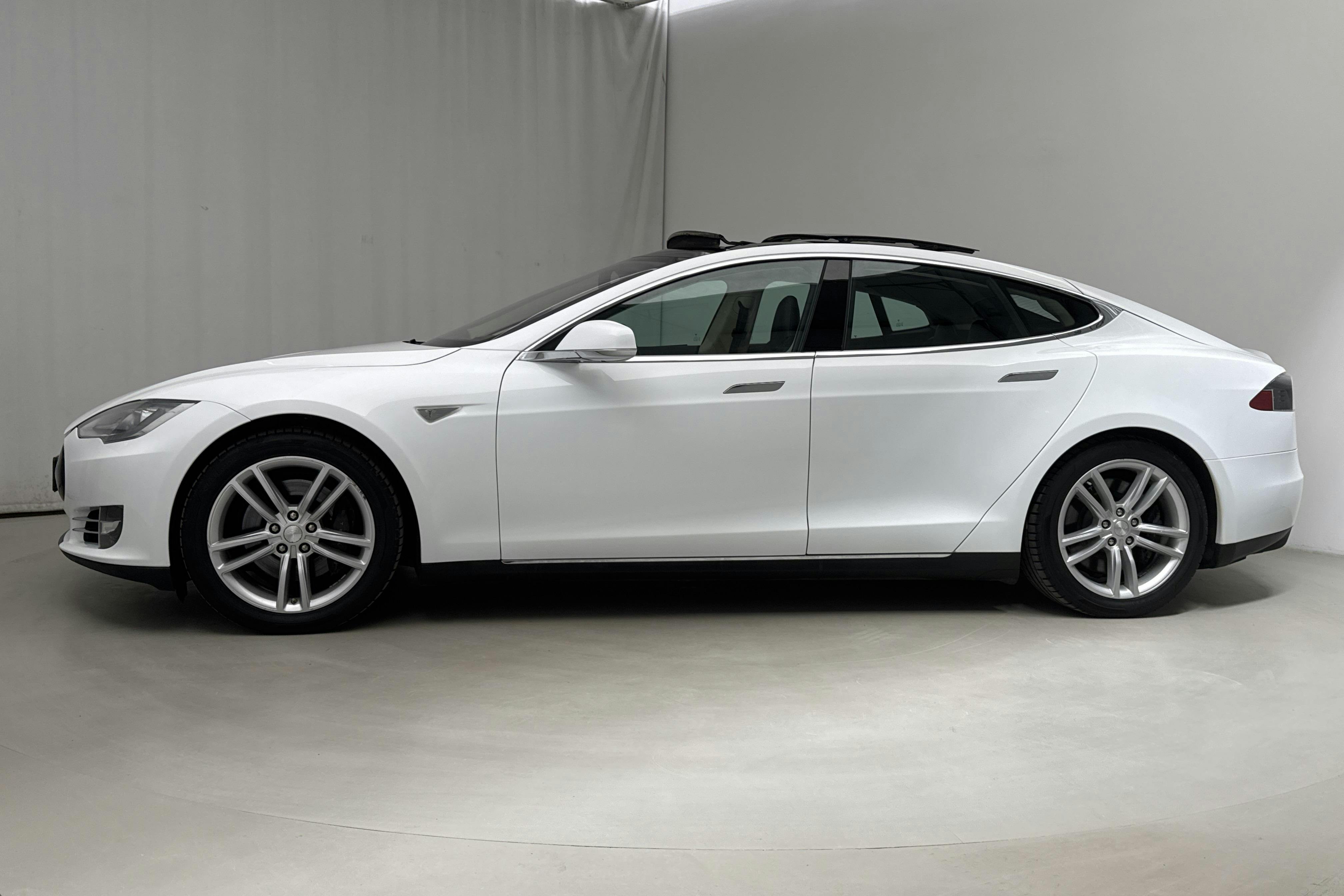 Tesla Model S 85 - 15 822 mil - Automat - vit - 2013