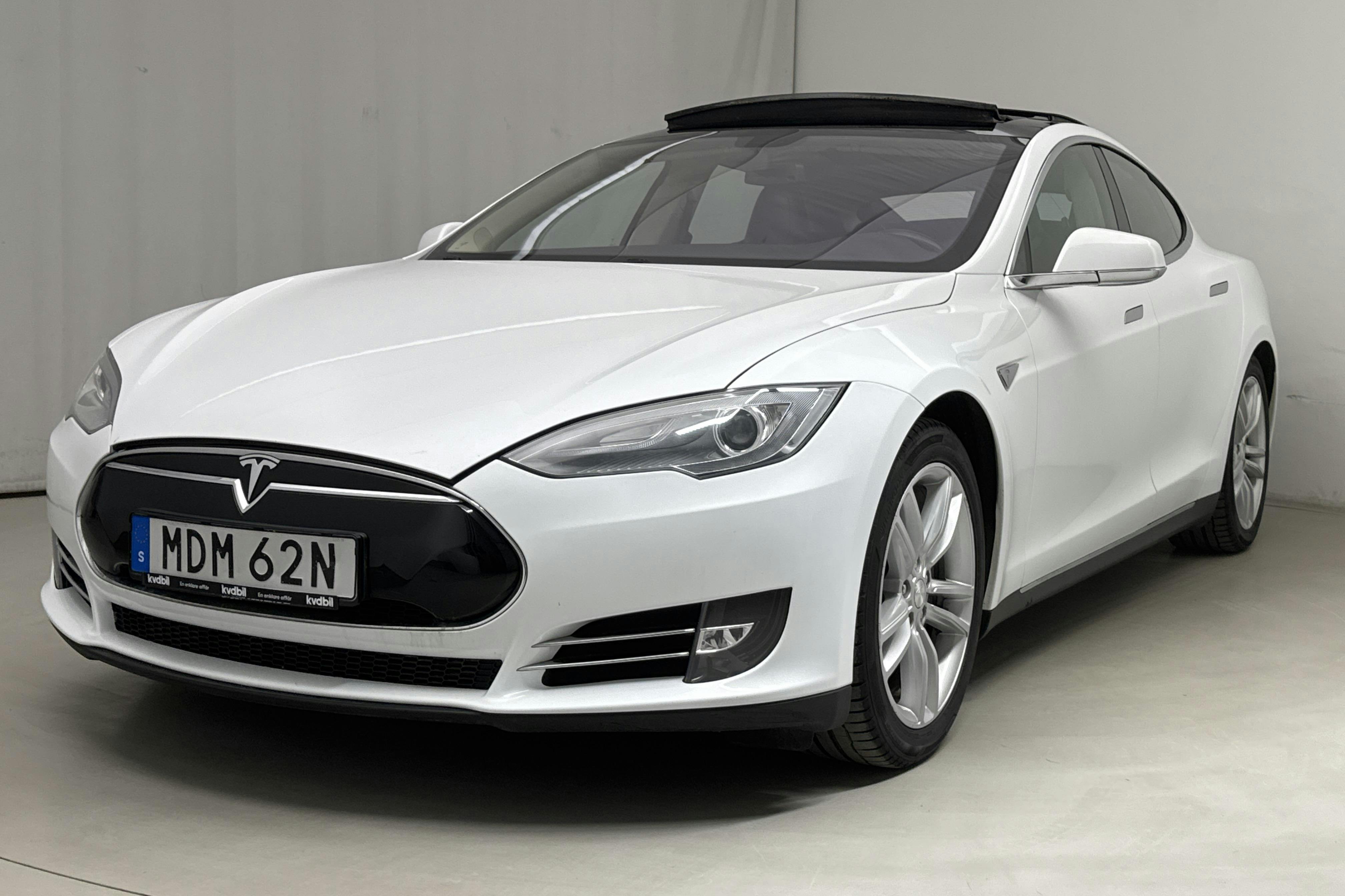 Tesla Model S 85 - 15 822 mil - Automat - vit - 2013