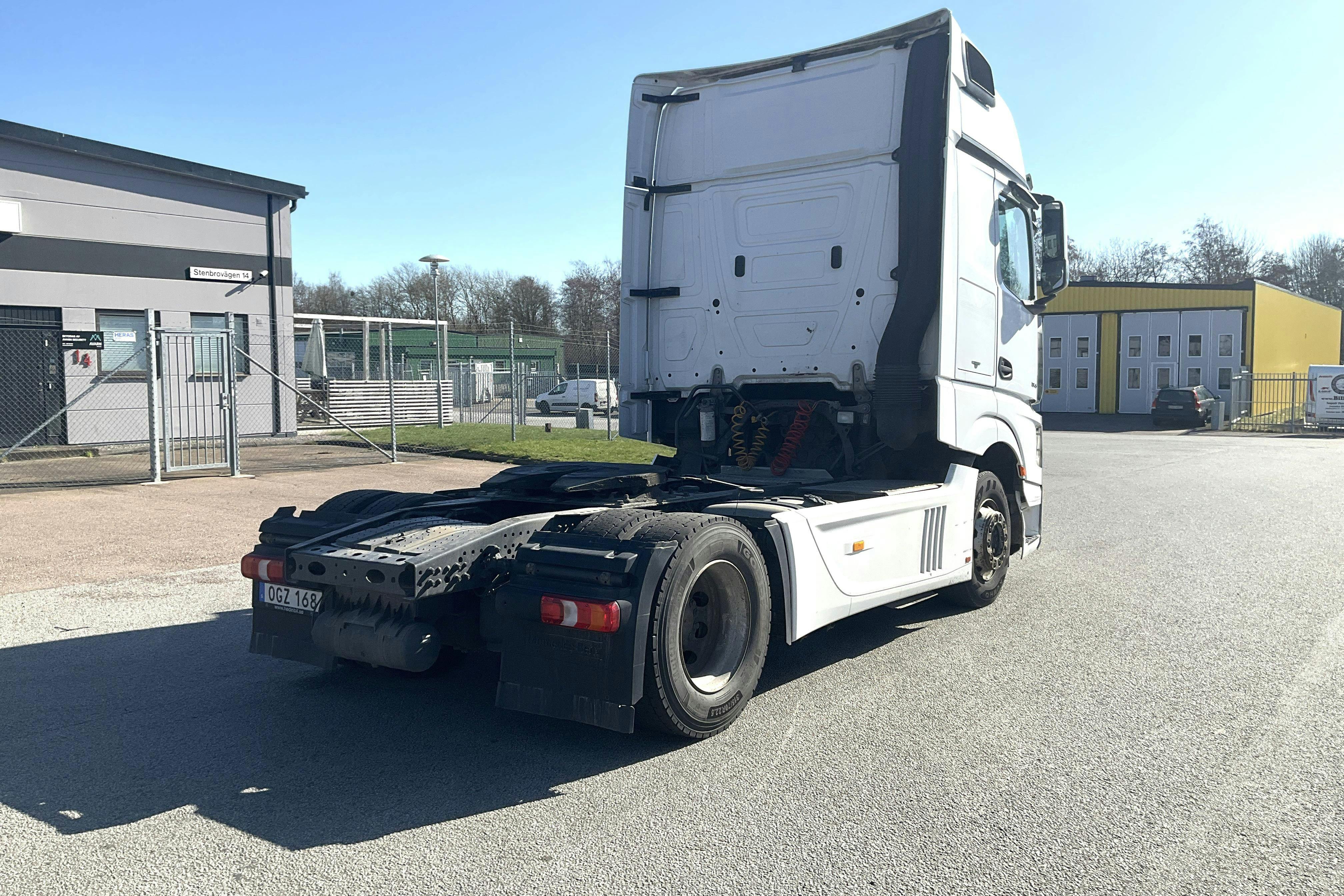 MERCEDES ACTROS - 853 299 km - Automat - vit - 2017