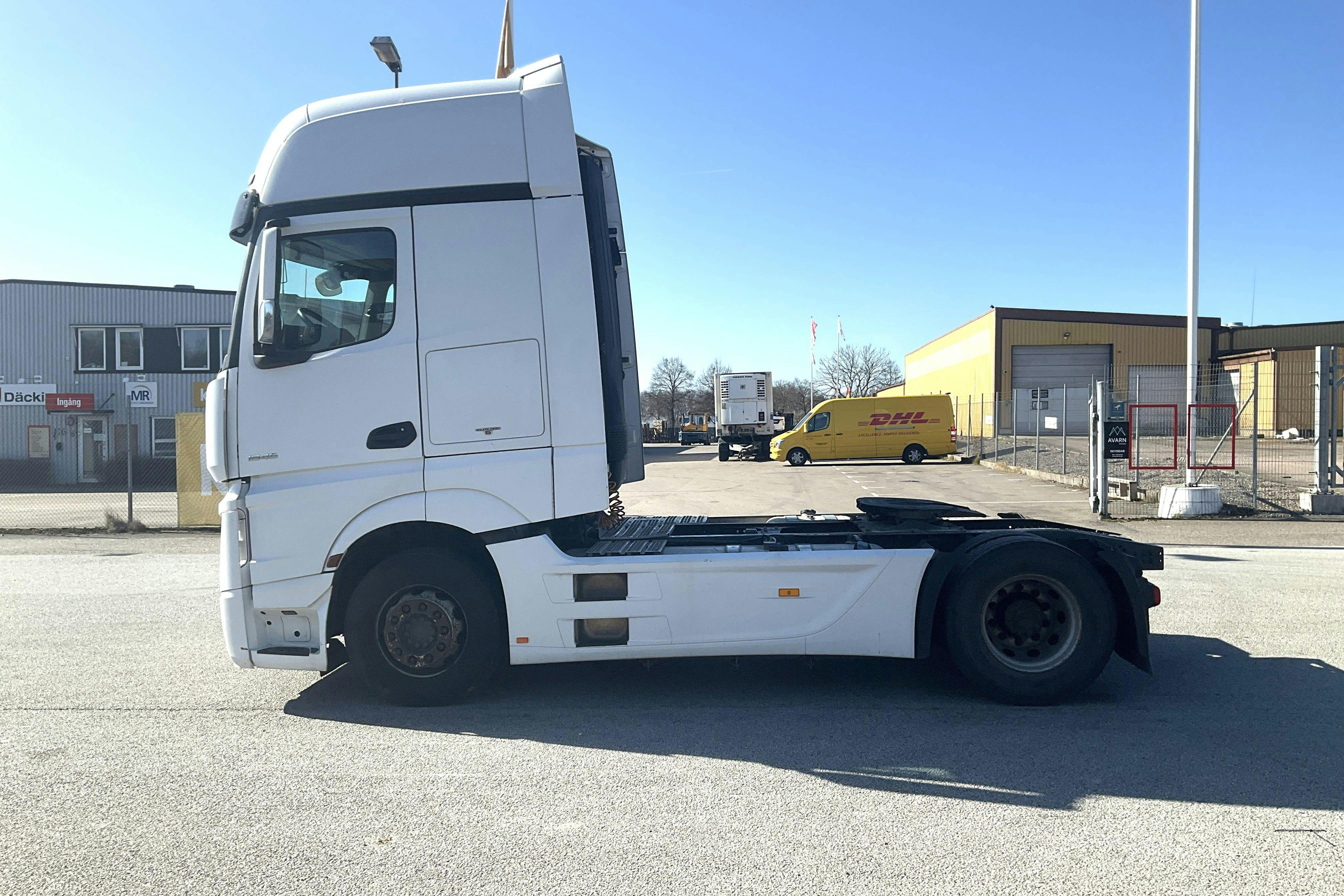 MERCEDES ACTROS - 853 299 km - Automat - vit - 2017