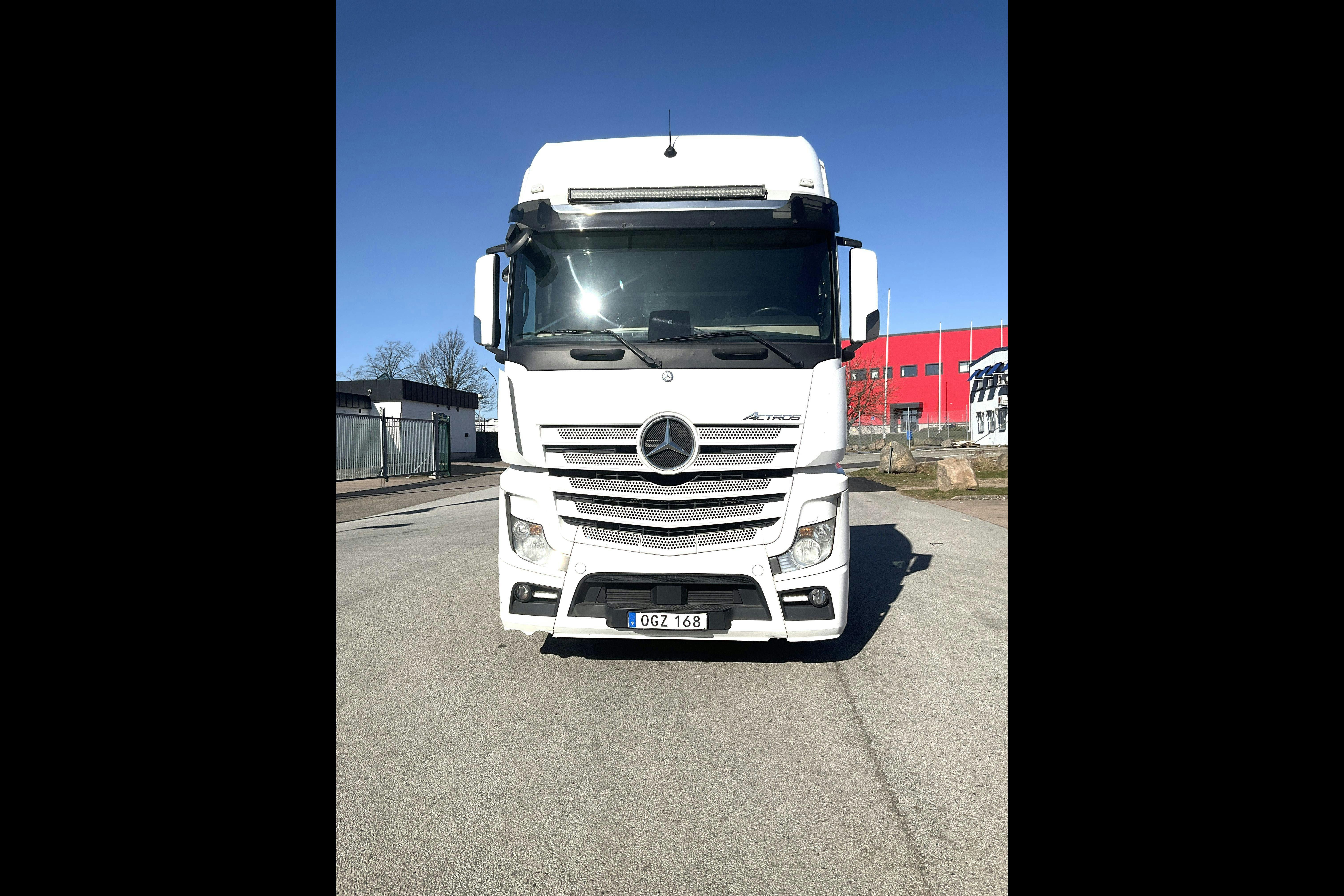 MERCEDES ACTROS - 853 299 km - Automat - vit - 2017