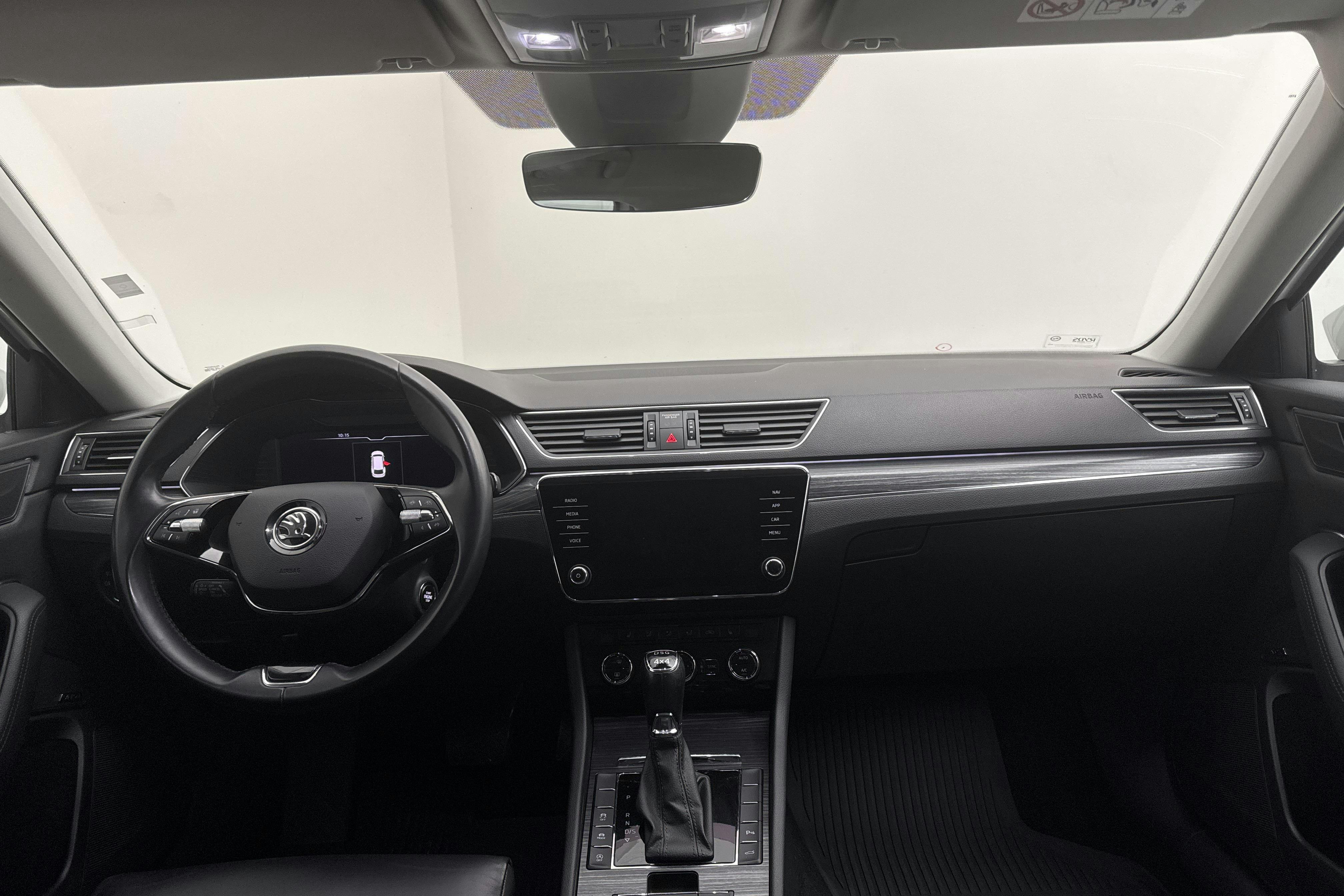 Skoda Superb 2.0 TDI Kombi 4x4 (200hk) - 15 171 mil - Automat - vit - 2021